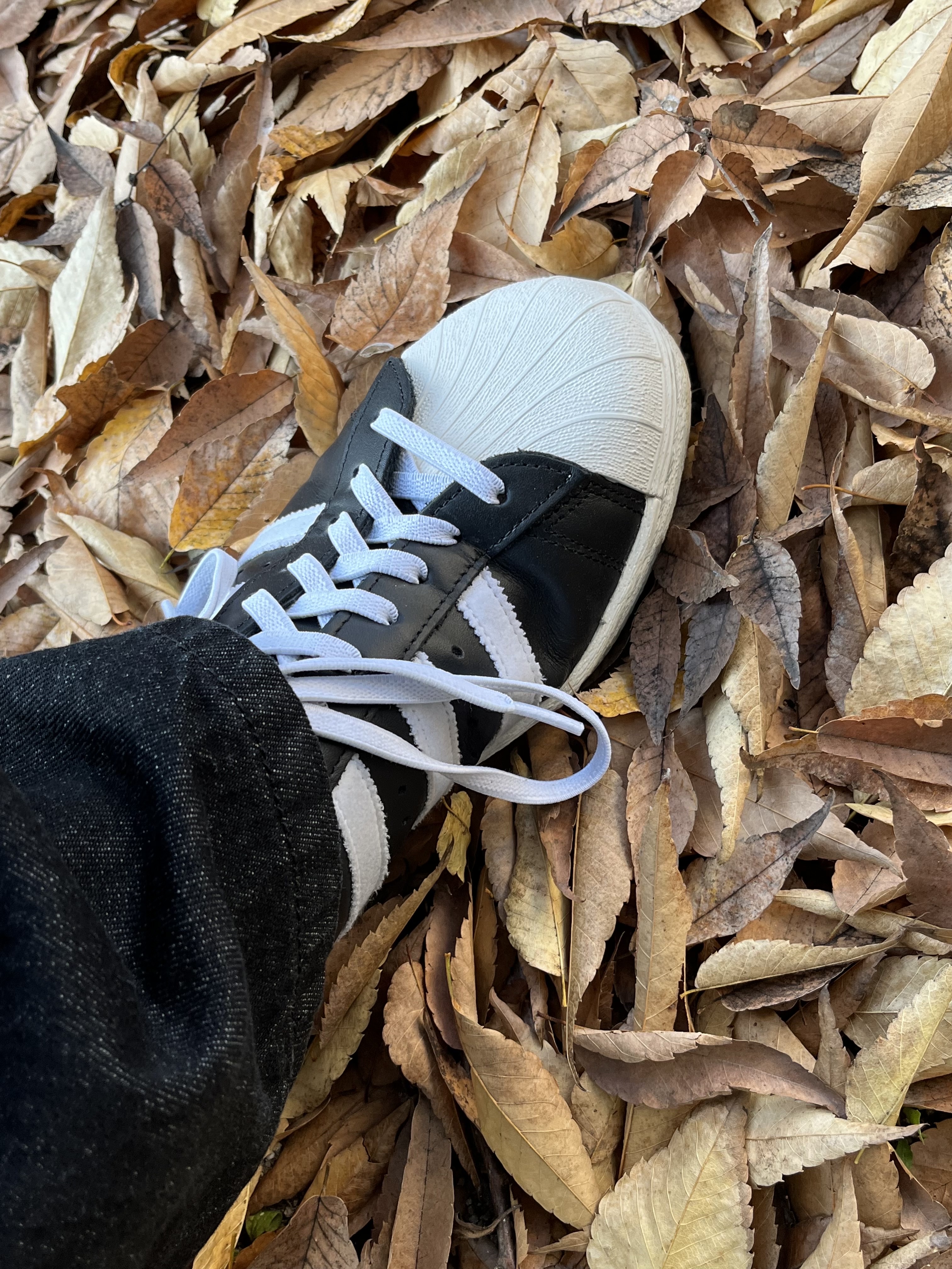 Adidas Superstar 82 FI Core Black 착용 스타일
