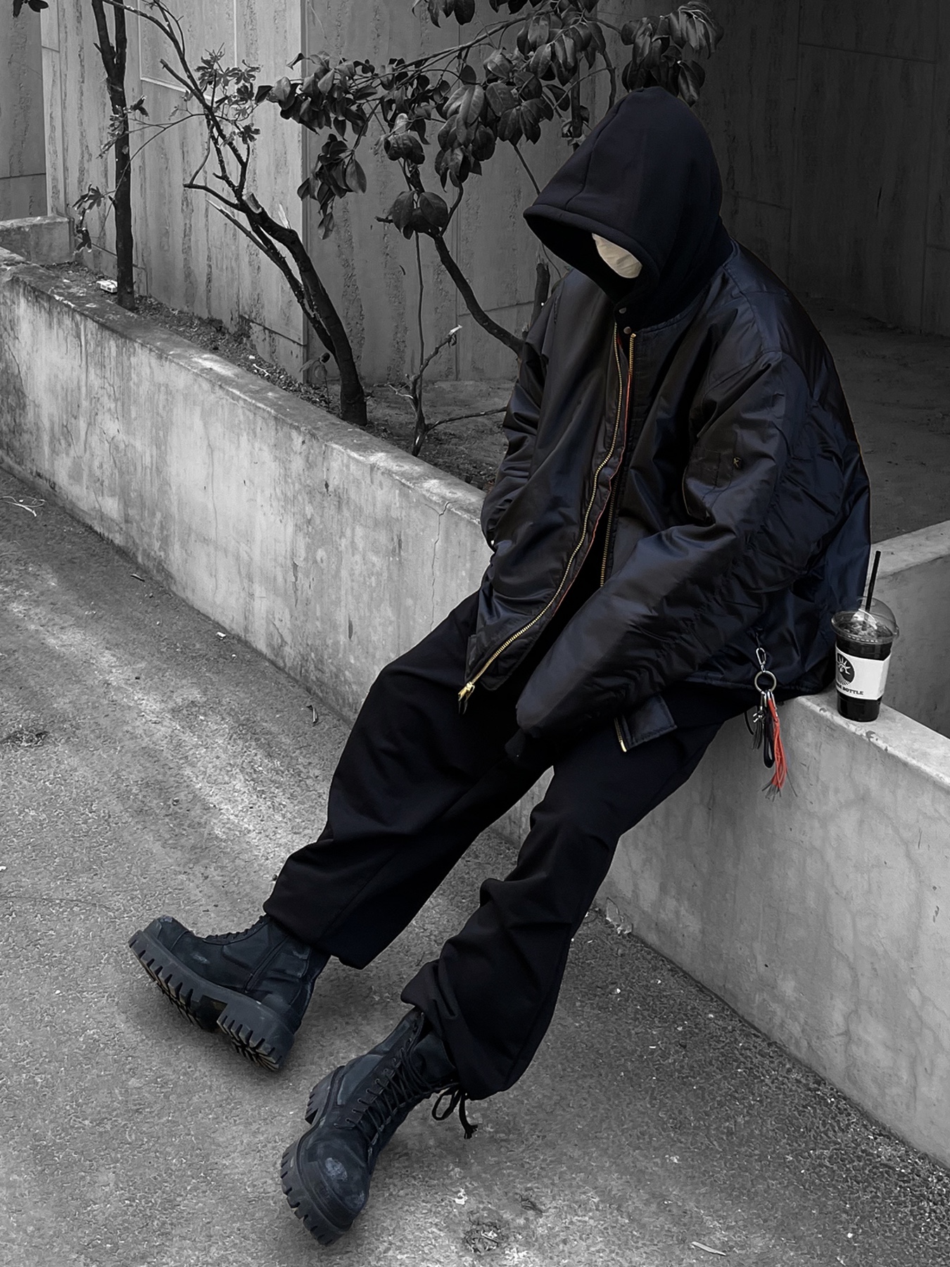 Balenciaga Master Lug Sole Boots Black 착용 스타일 - 3