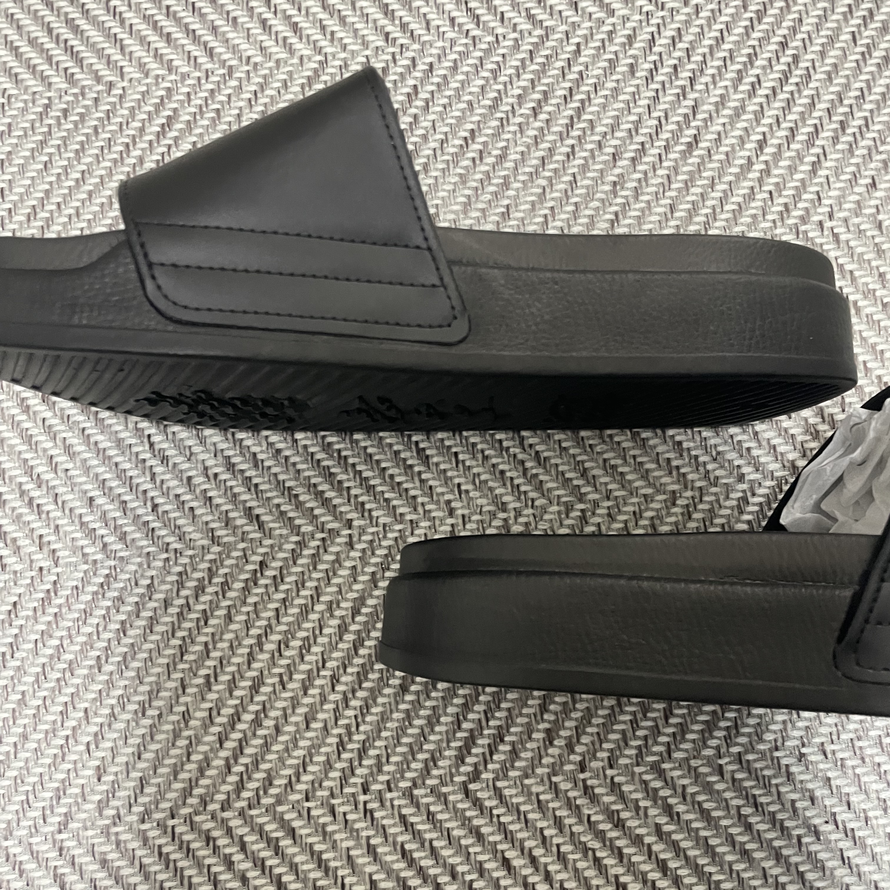 Darkr8m Studio Slides Black 착용 스타일 - 2