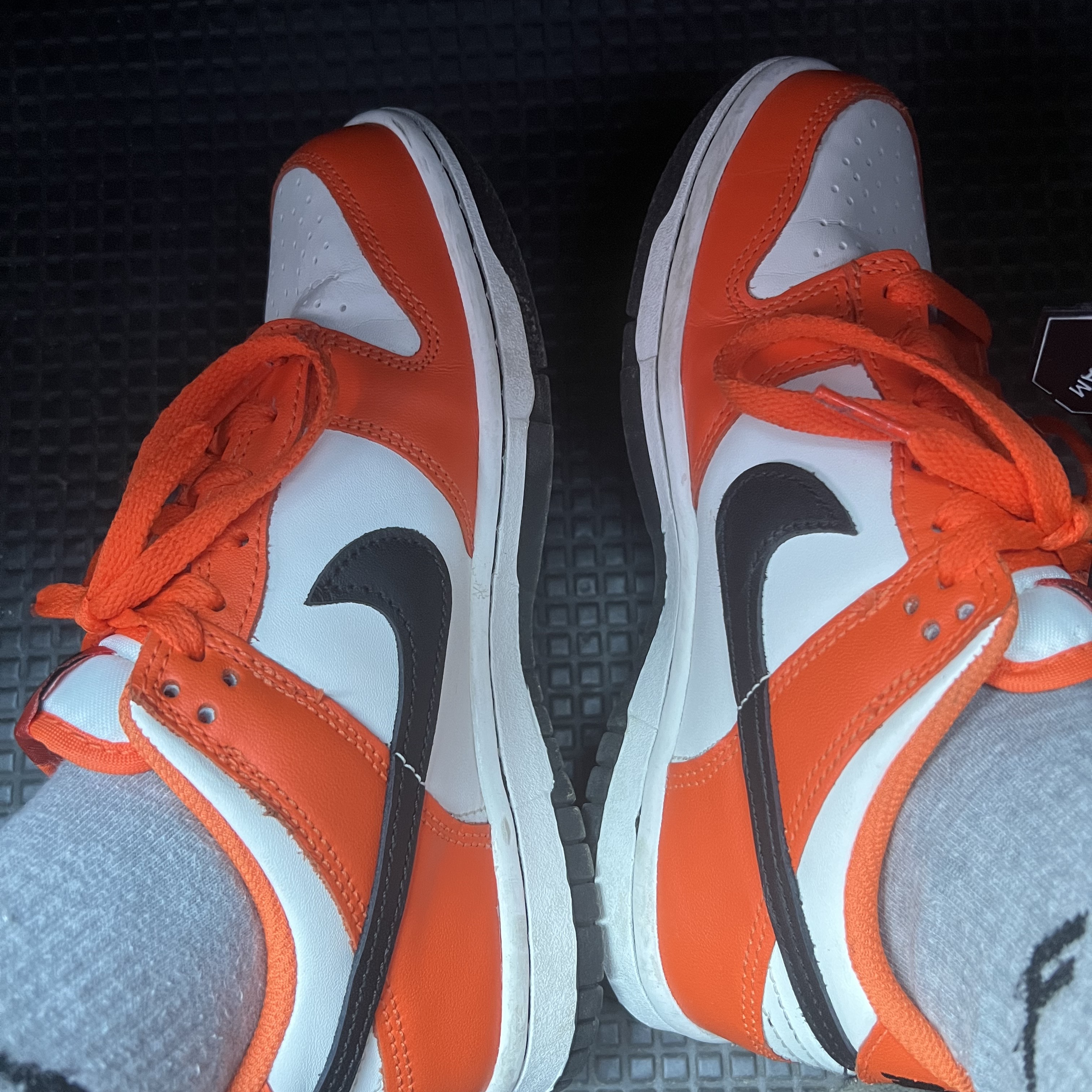 (GS) Nike Dunk Low Safety Orange 착용 스타일