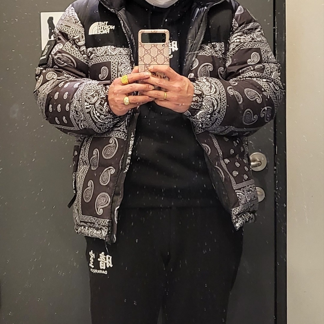 The North Face Nuptse Down Jacket Black, Darkr8m Studio Basic Logo Hoodie Black 착용 스타일