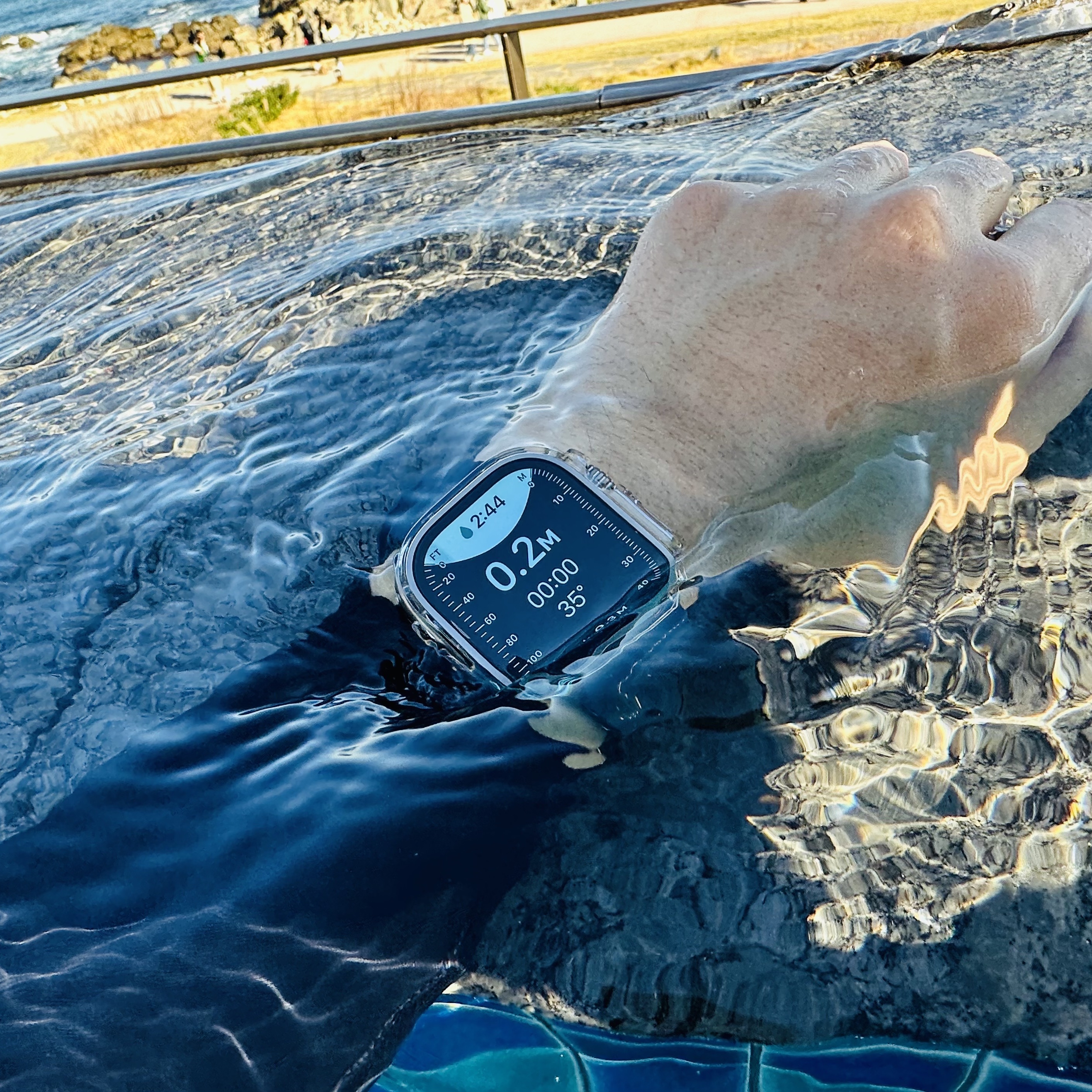Apple Watch Ultra 49mm Titanium Case with Ocean Band Midnight (Korean Ver.) 착용 스타일