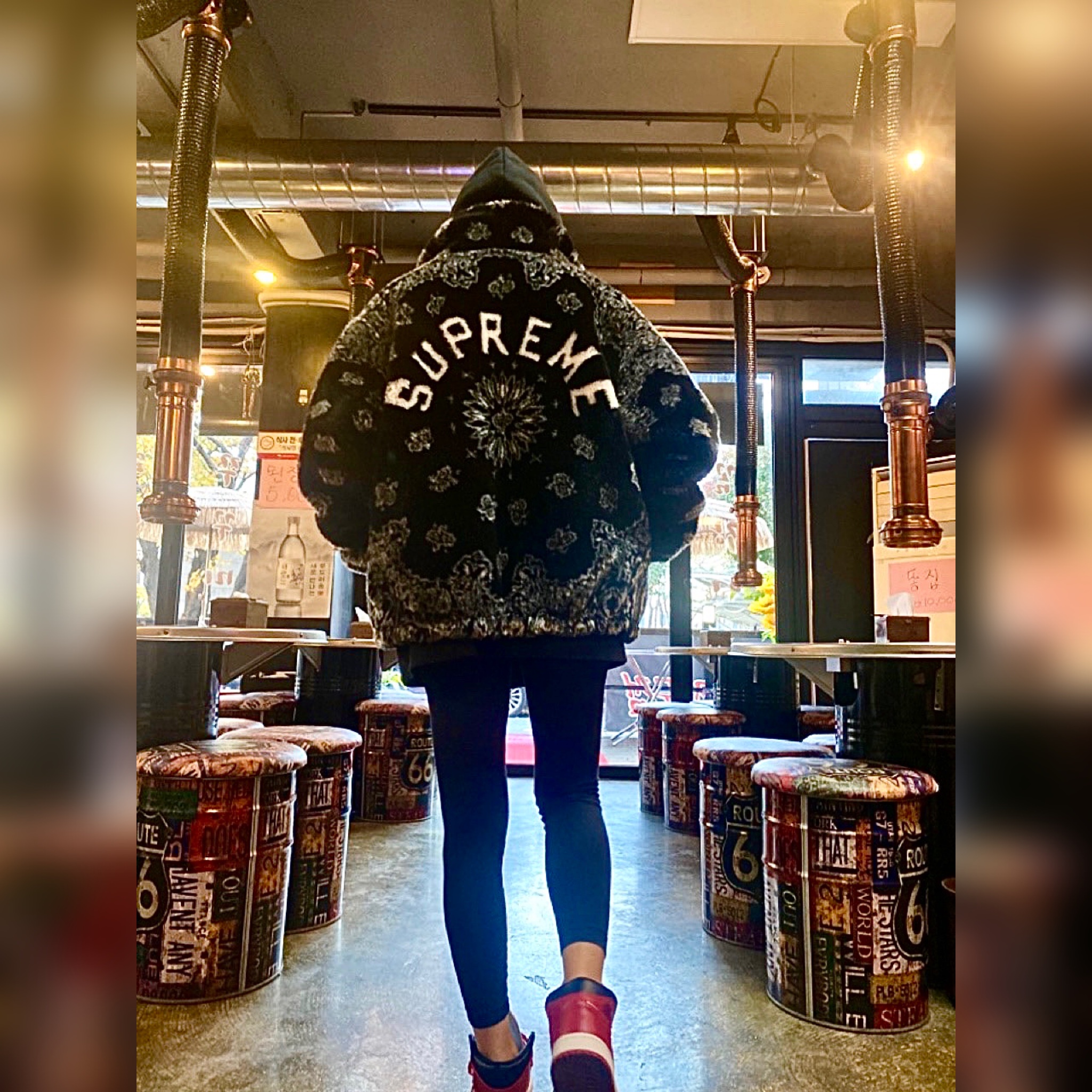 Supreme Bandana Faux Fur Bomber Jacket Black - 21SS 착용 스타일