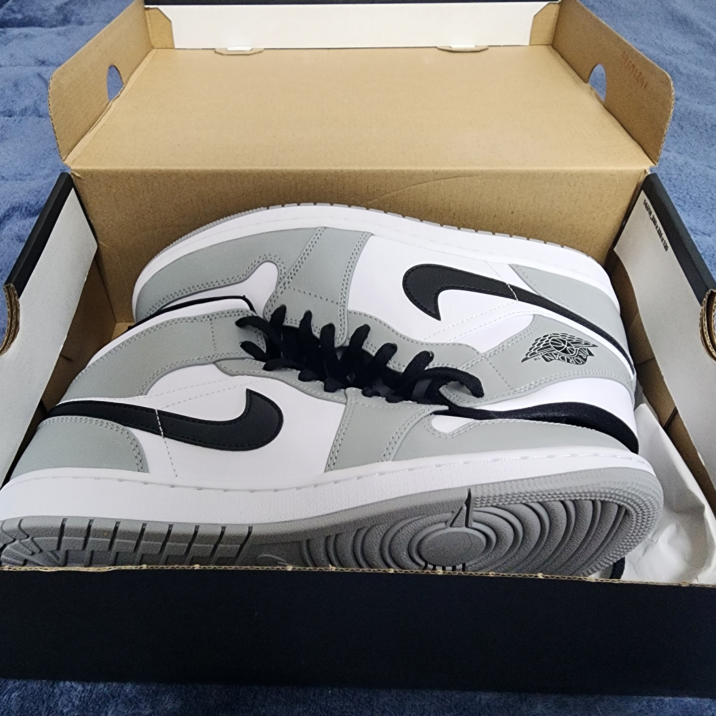 Jordan 1 Mid Light Smoke Grey 착용 스타일