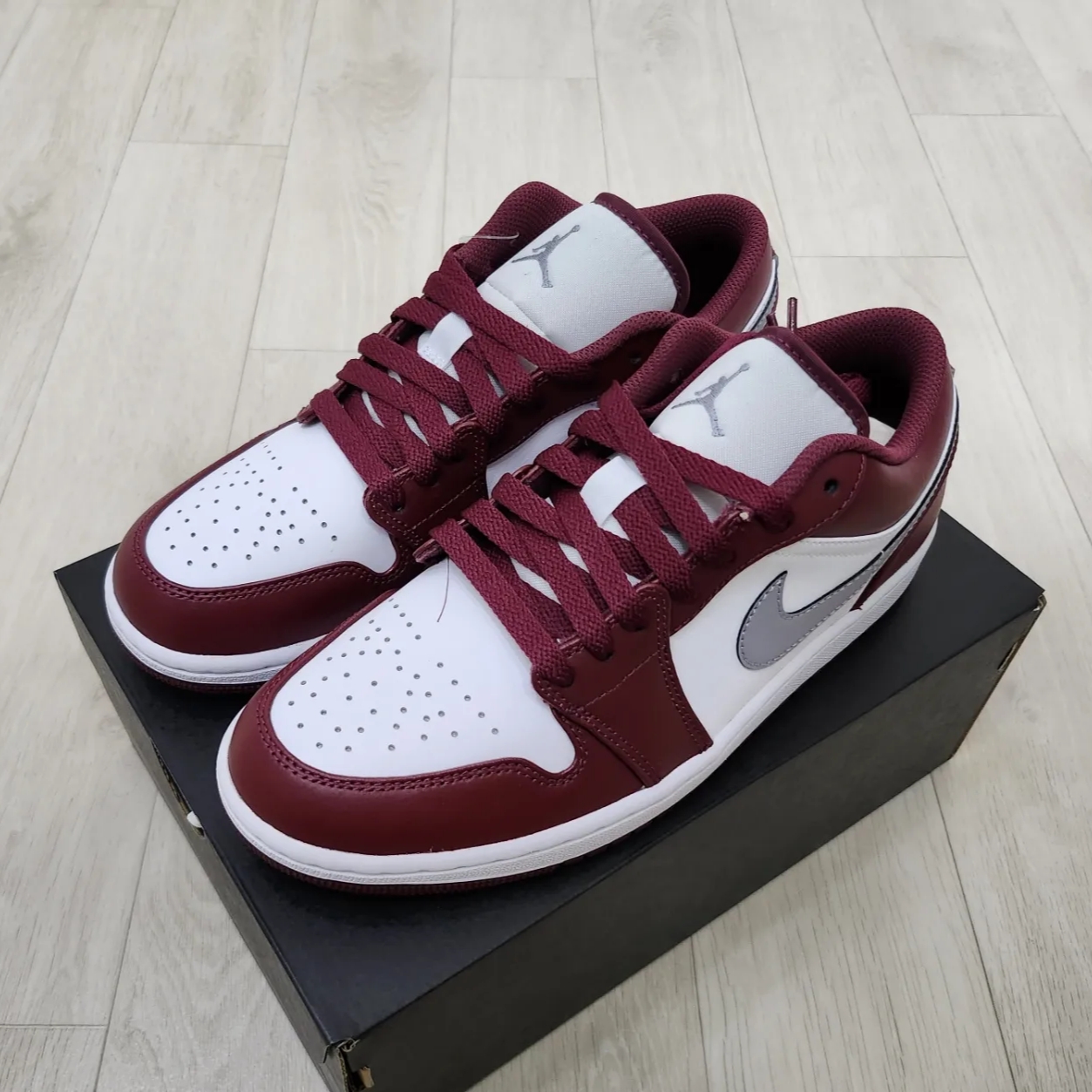 Jordan 1 Low Cherrywood Red 착용 스타일 - 2