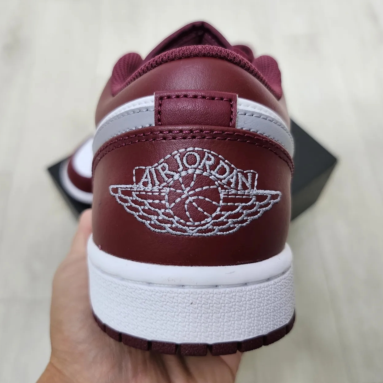 Jordan 1 Low Cherrywood Red 착용 스타일 - 3