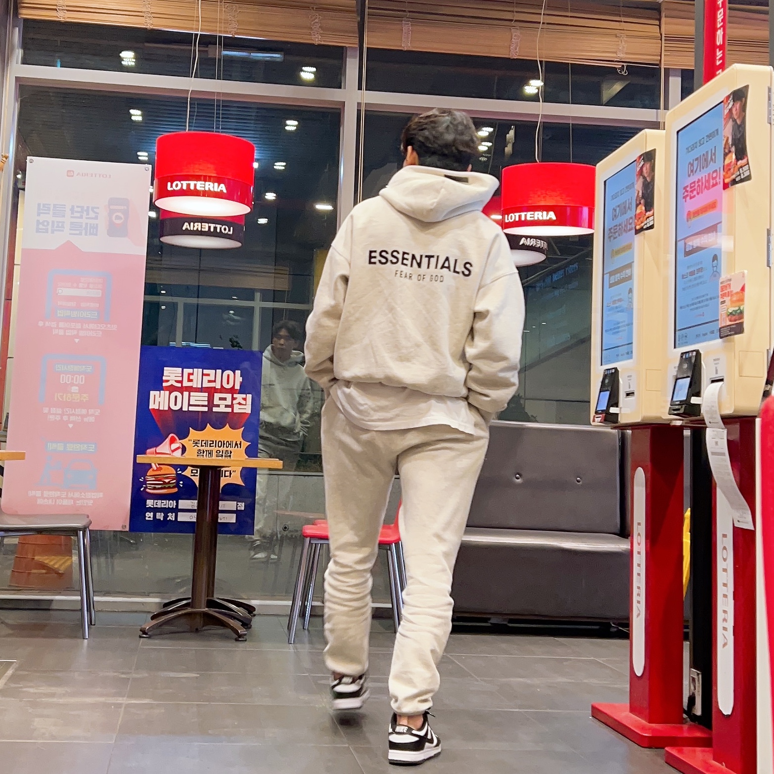 Essentials The Core Collection Hoodie Light Oatmeal, Essentials The Core Collection Sweatpants Light Oatmeal 착용 스타일