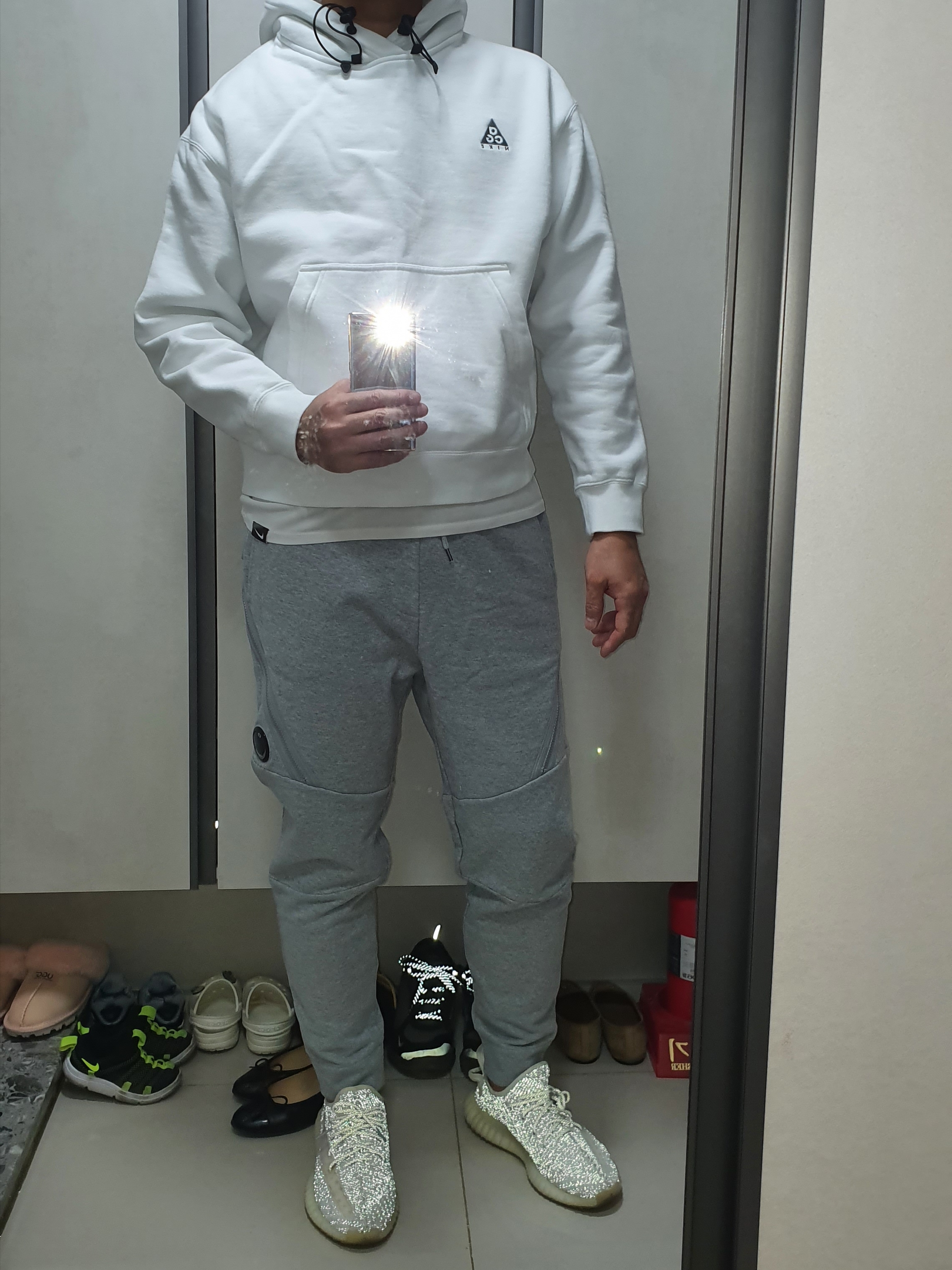 Adidas Yeezy Boost 350 V2 Static - Reflective, C.P. Company Diagonal Raised Fleece Track Pants Gauze White - 22FW 착용 스타일