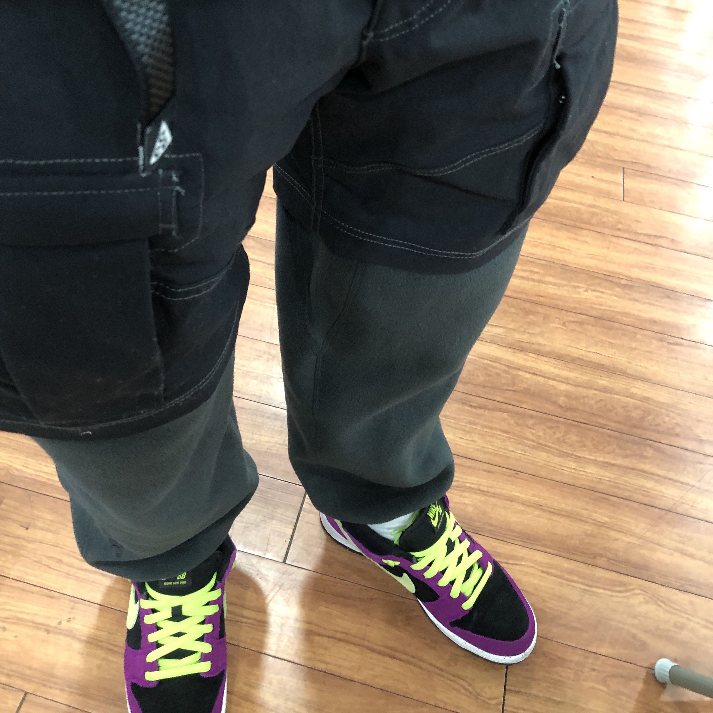 Nike ACG Smith Summit Cargo Pants Black Summit White - Asia, Nike ACG Therma-Fit ADV Lunar Lake Puffer Vest Black - US/EU 착용 스타일 - 3
