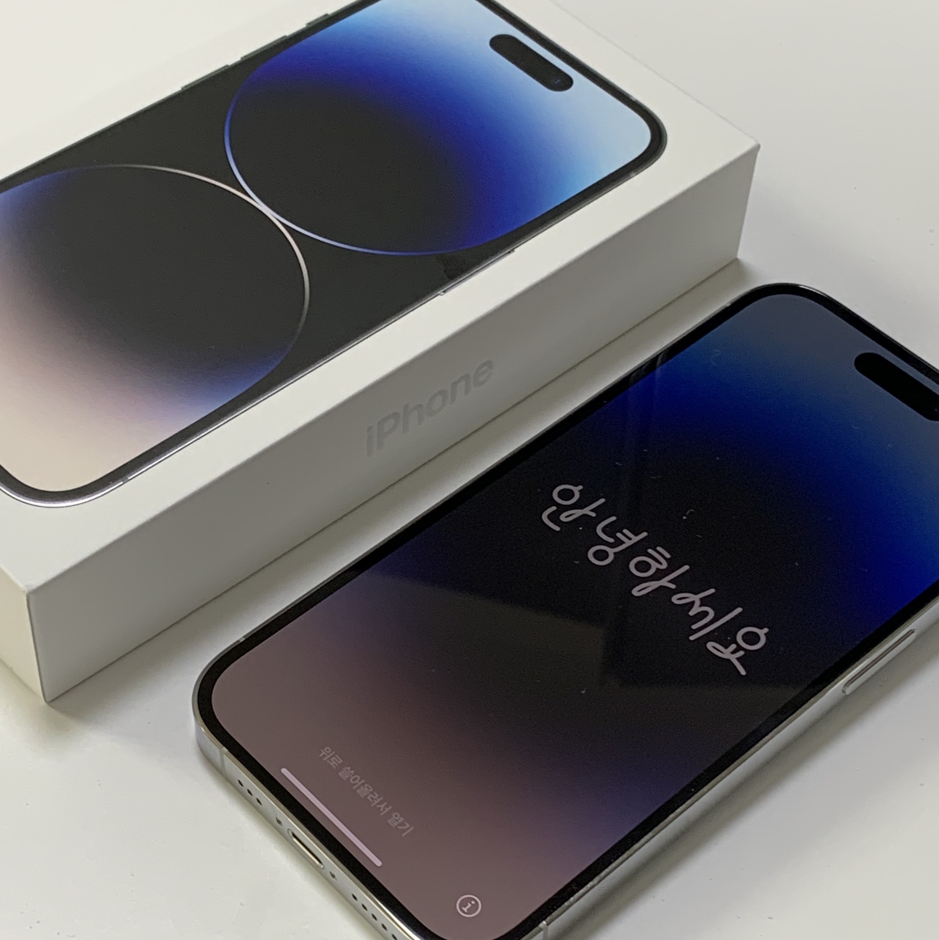 Apple iPhone 14 Pro 256GB Silver (Korean Ver.) 착용 스타일 - 2