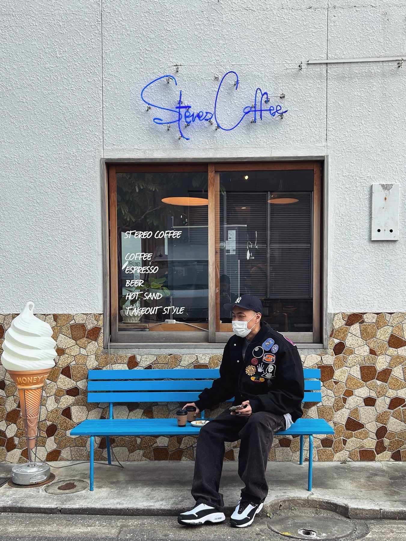 Stussy Souvenir Stadium Bomber Black, Nike x Comme des Garcons Homme Plus Air Max Sunder SP White Black 착용 스타일 - 5