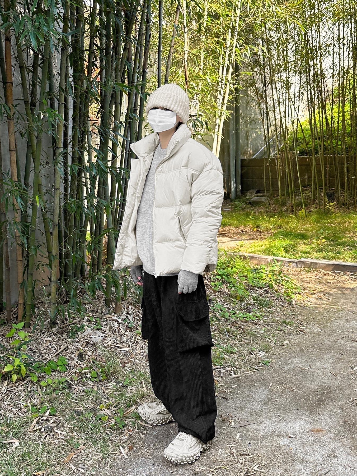 Balenciaga Defender Sneakers Beige 착용 스타일 - 4