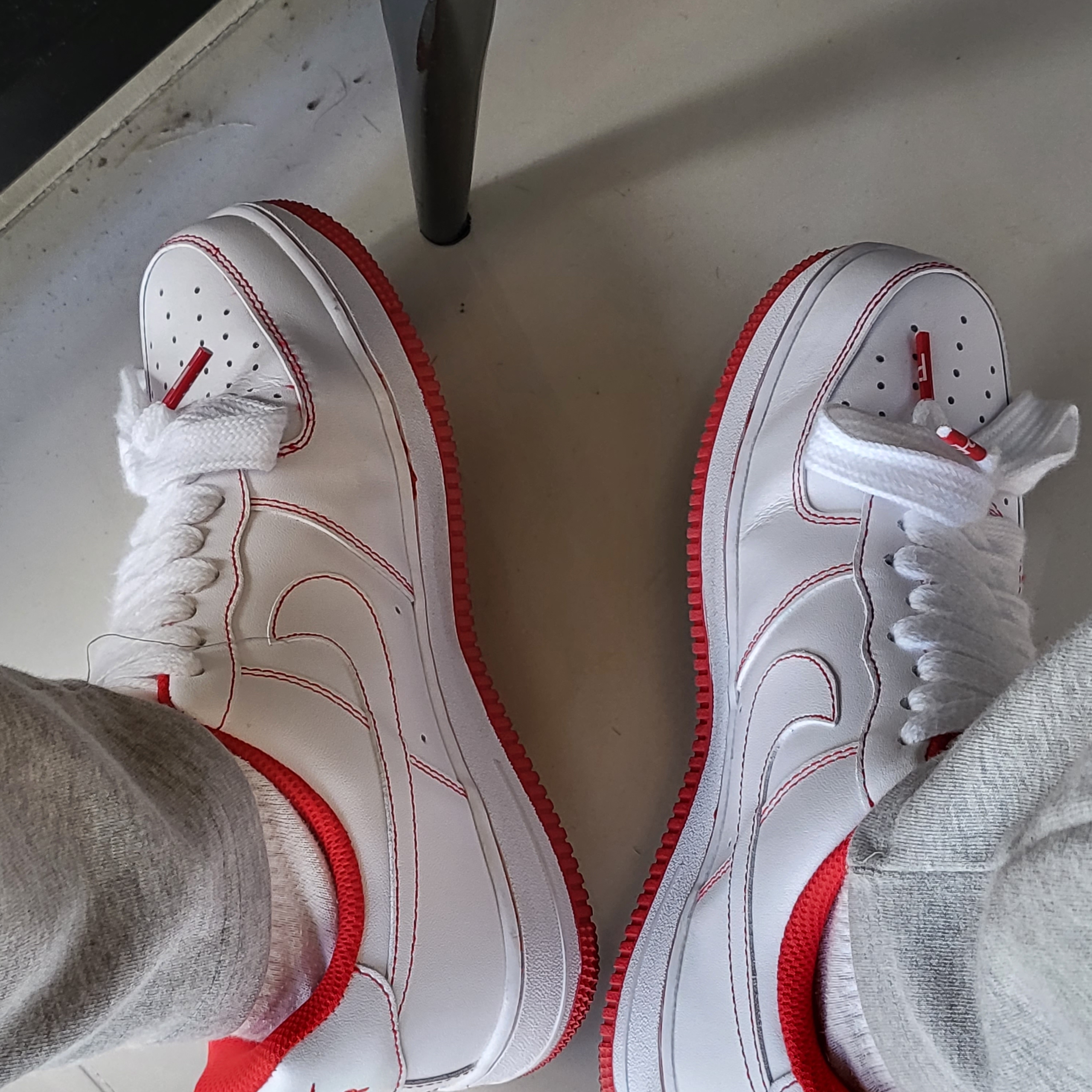 Nike Air Force 1 '07 Stitch Radiant Red 착용 스타일