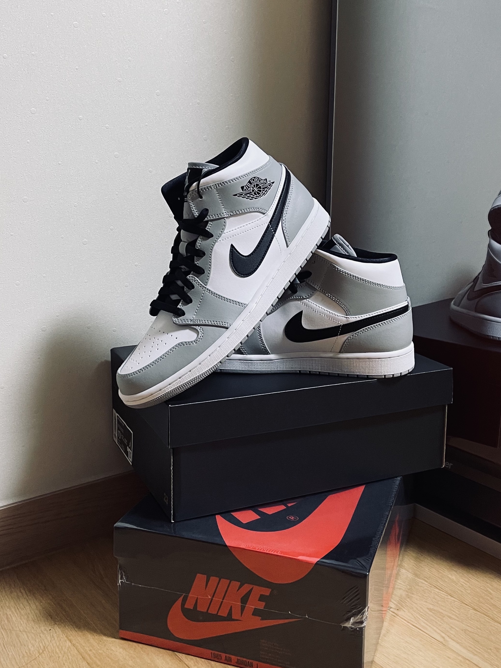 Jordan 1 Mid Light Smoke Grey, (W) Nike Dunk Low Light Smoke Grey 착용 스타일