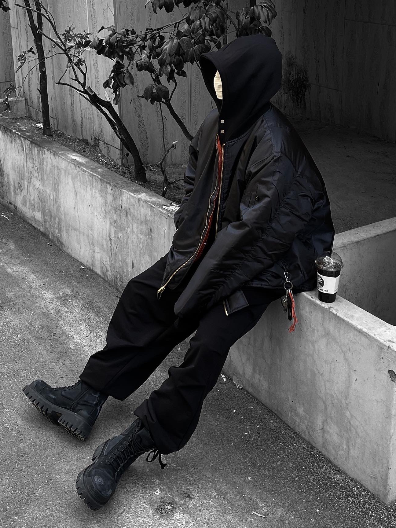 Balenciaga Master Lug Sole Boots Black 착용 스타일 - 2