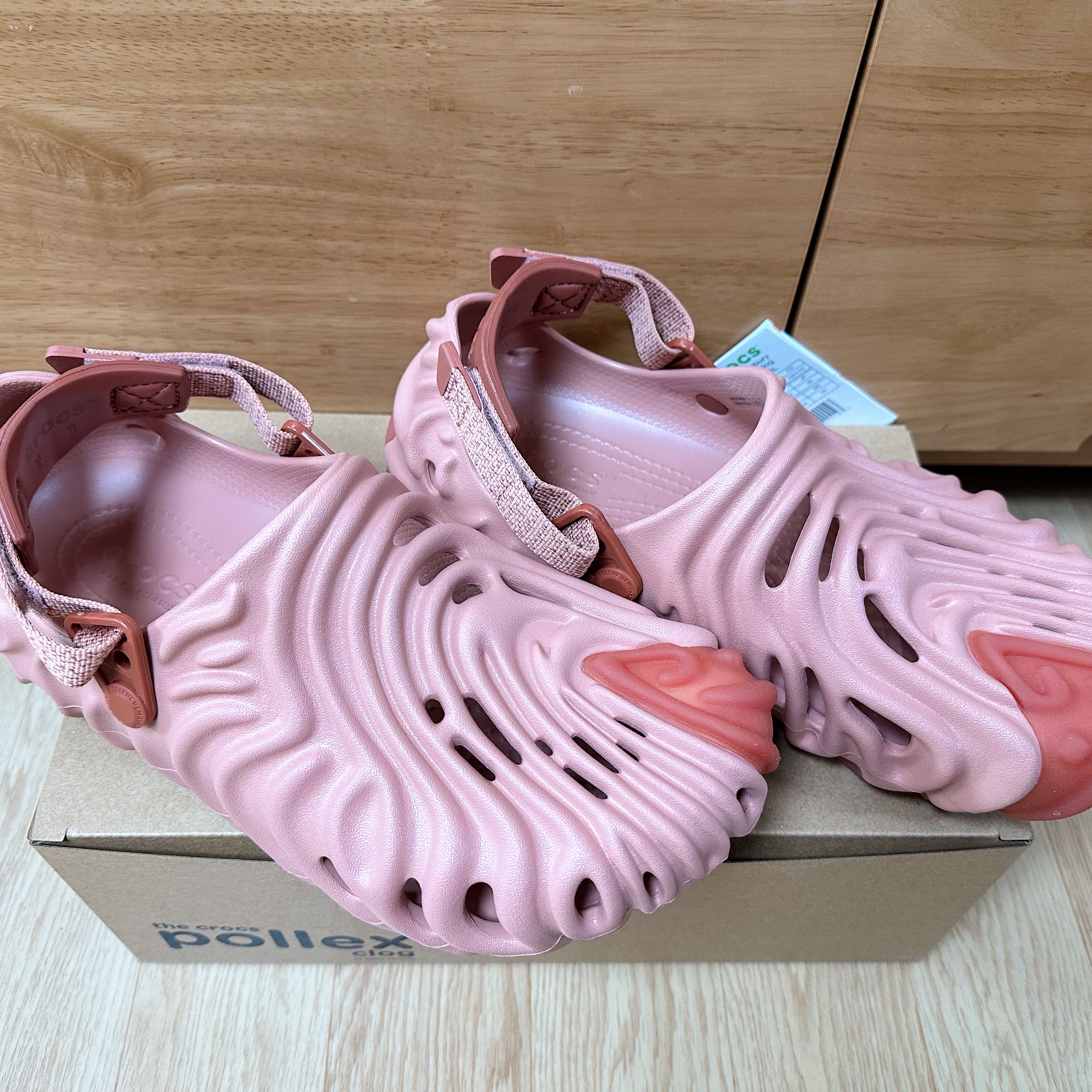 Crocs x Salehe Bembury Pollex Clog Kuwata 착용 스타일 - 1