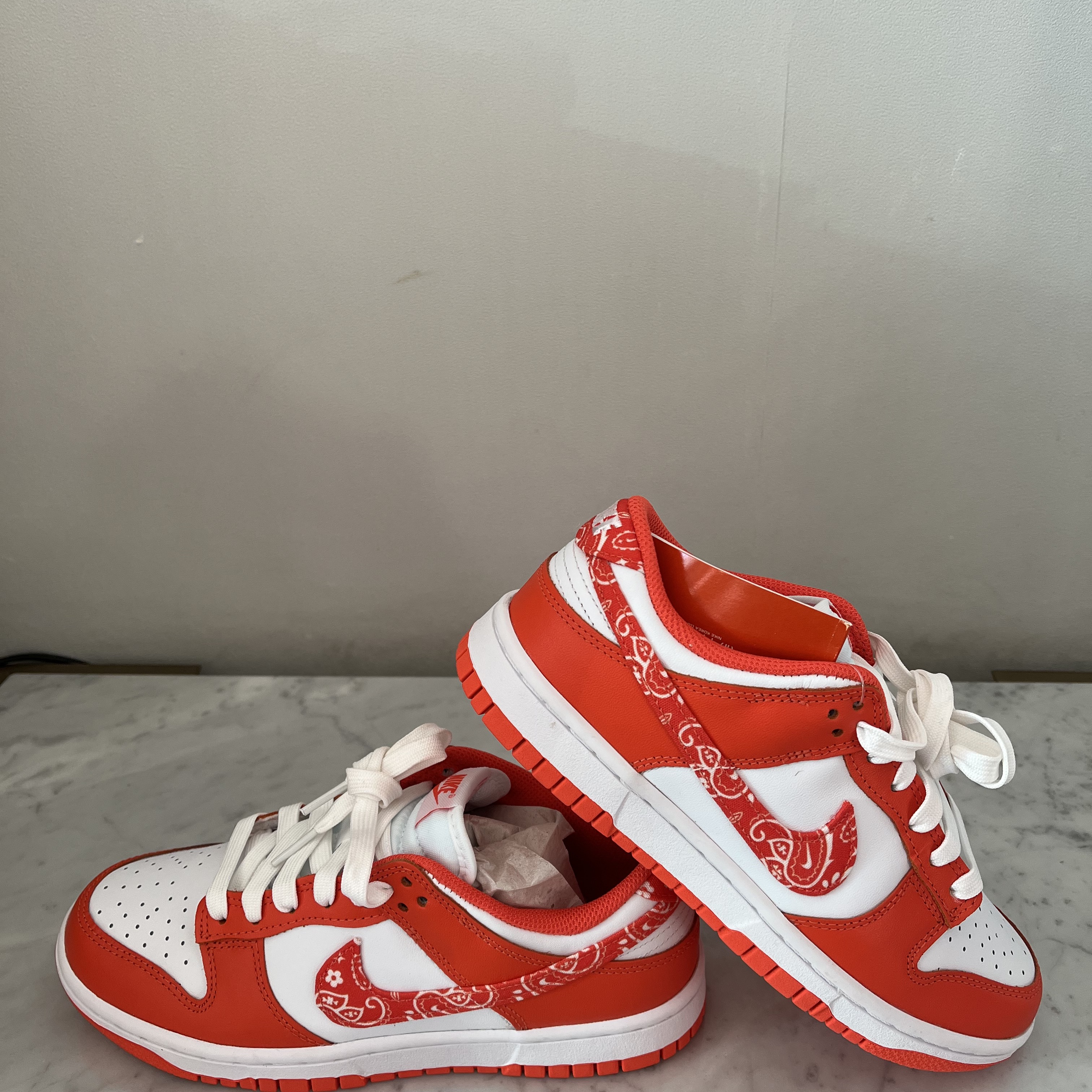(W) Nike Dunk Low Essential Orange Paisley 착용 스타일 - 1
