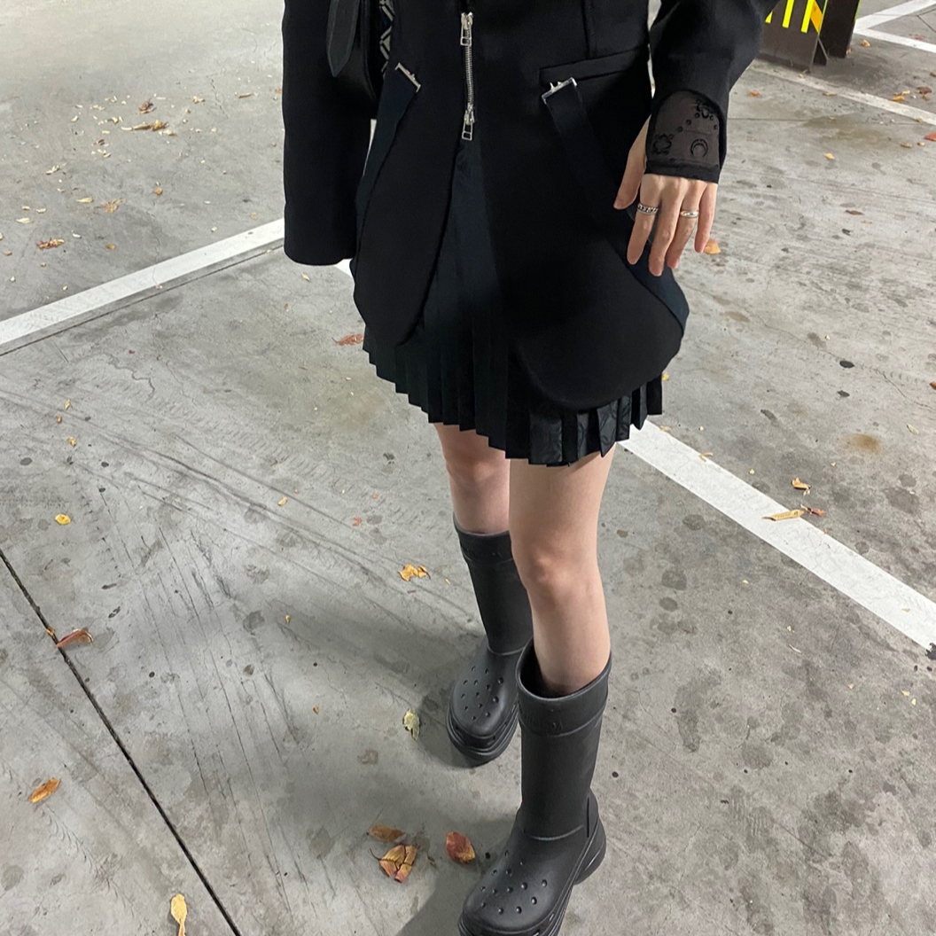 Balenciaga x Crocs Rubber Boot Black 착용 스타일