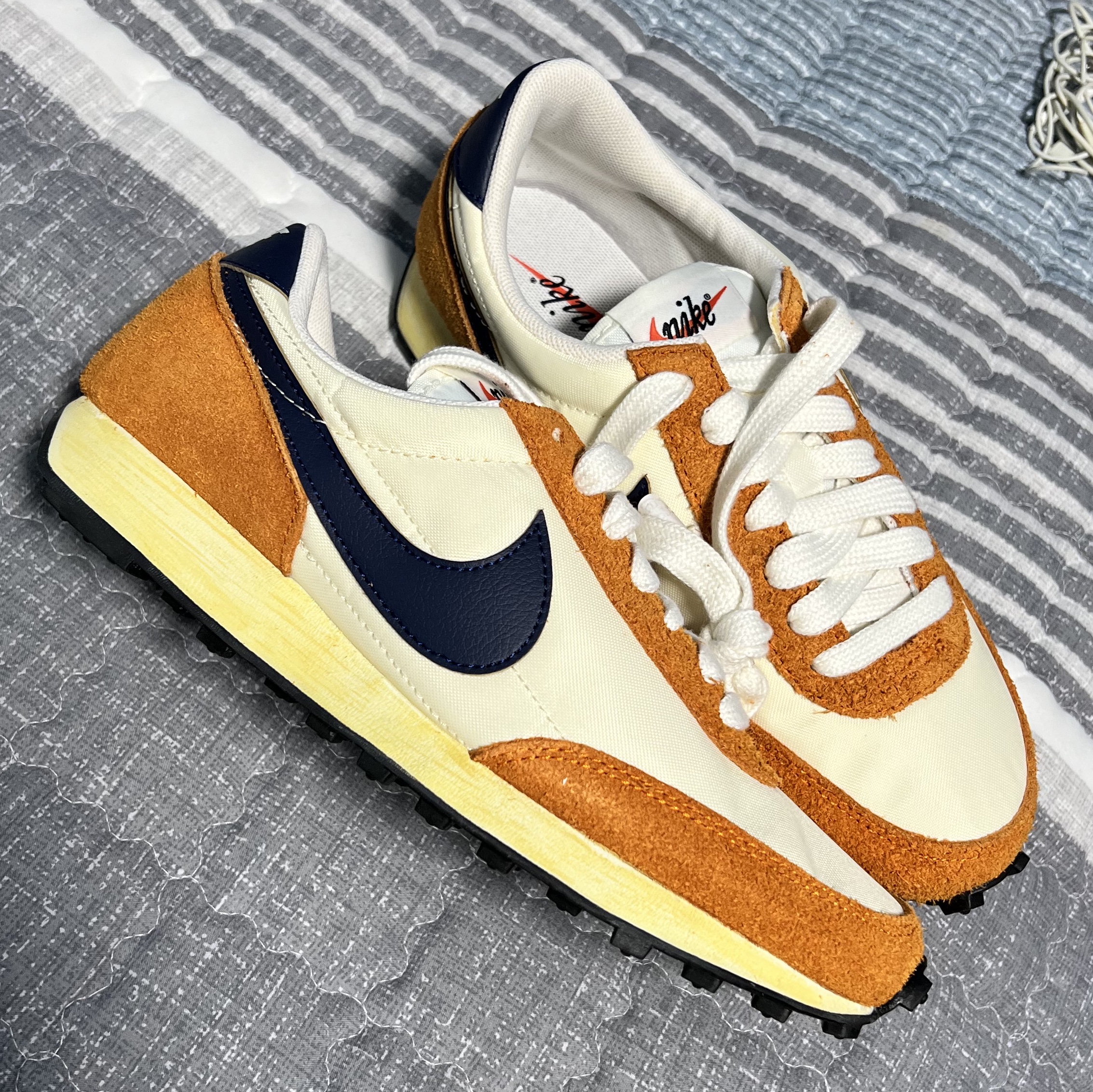 (W) Nike Daybreak SE Coconut Milk Midnight Navy 착용 스타일