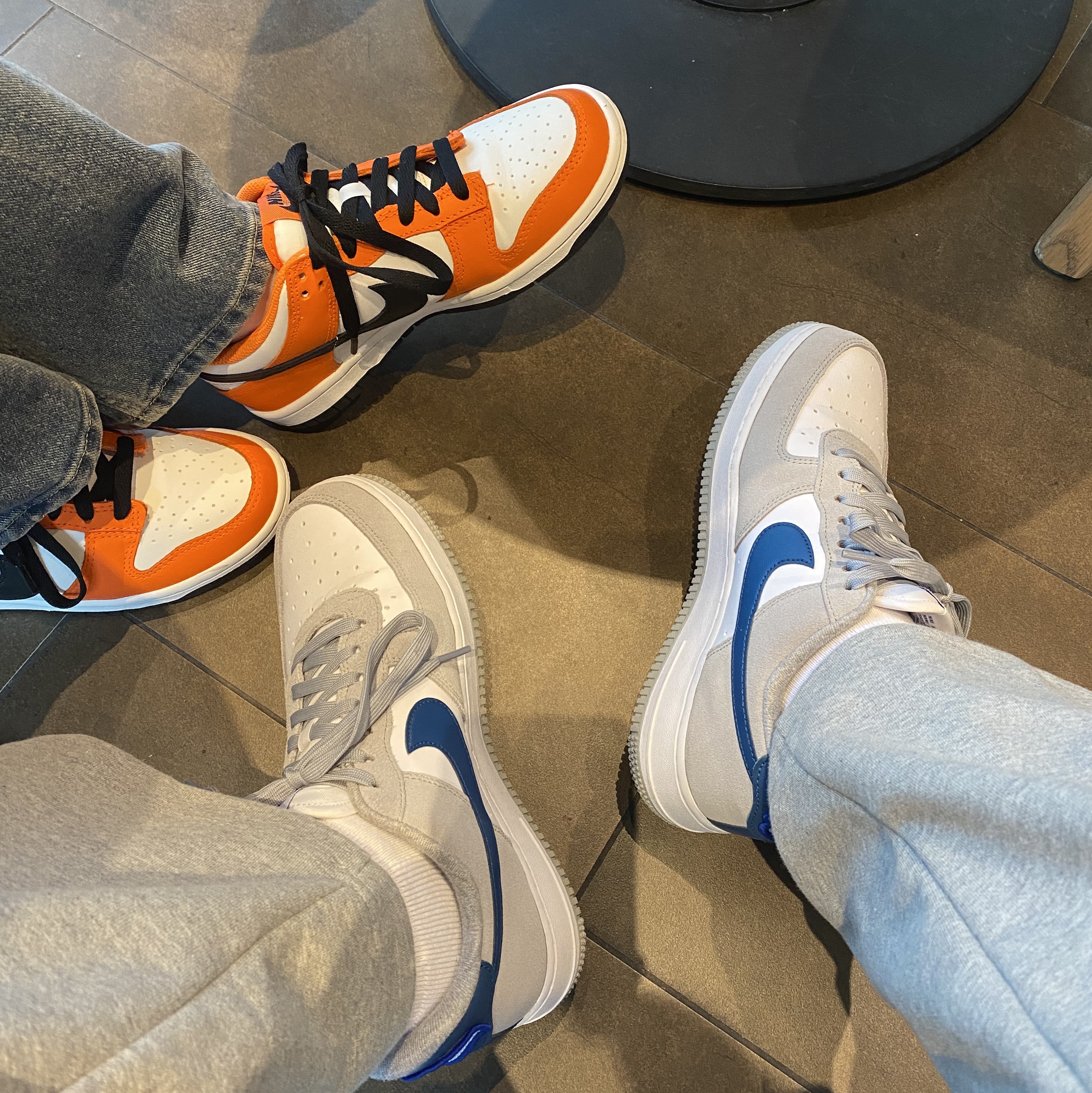 Nike Air Force 1 '07 LV8 Athletic Club Light Smoke Grey Marina, (GS) Nike Dunk Low Safety Orange 착용 스타일