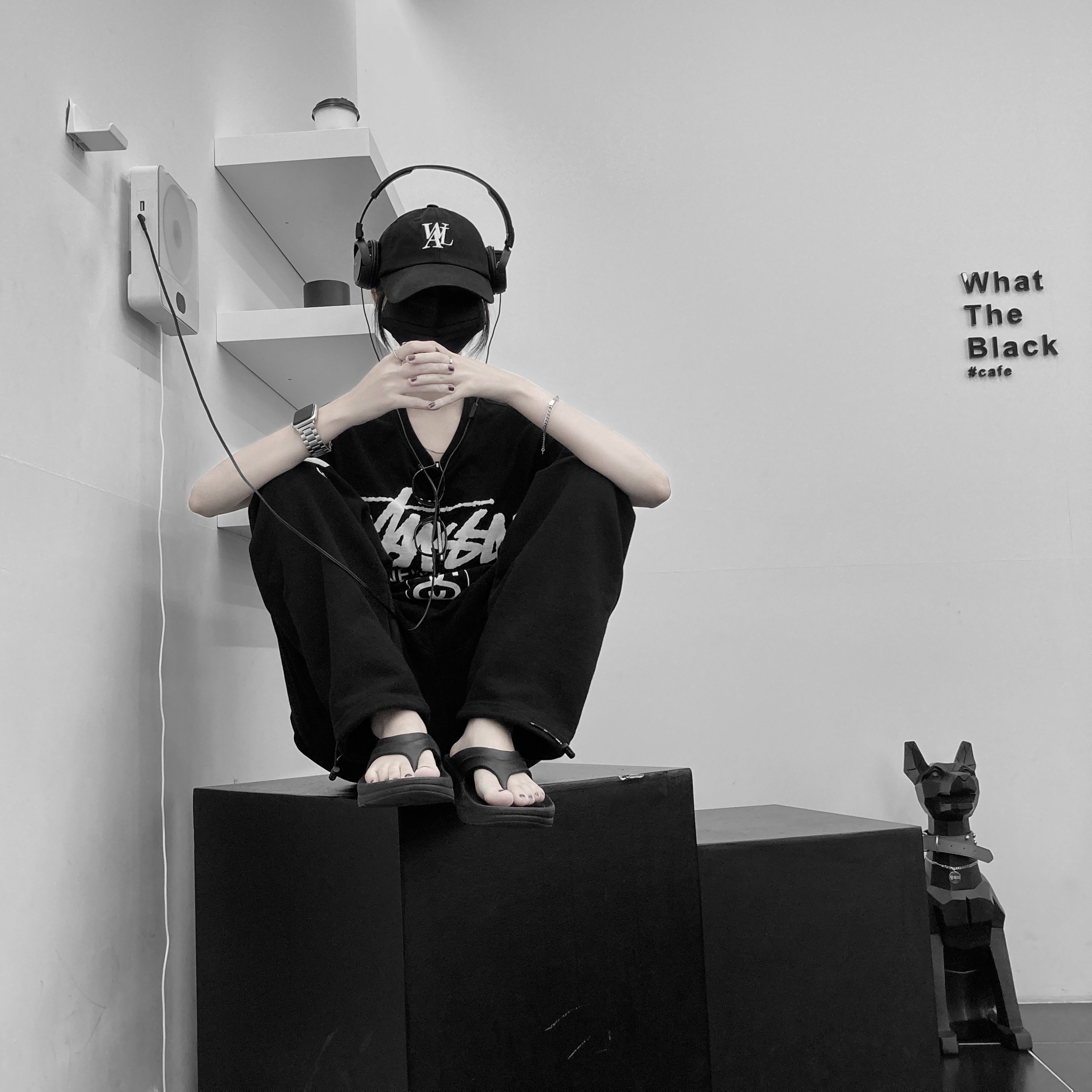 Stussy World Tour T-Shirt Black, Apple Watch Nike SE 40mm GPS Silver Aluminum Case with Nike Sport Band USB C Pure Platinum Black (Korean Ver.) 착용 스타일 - 2