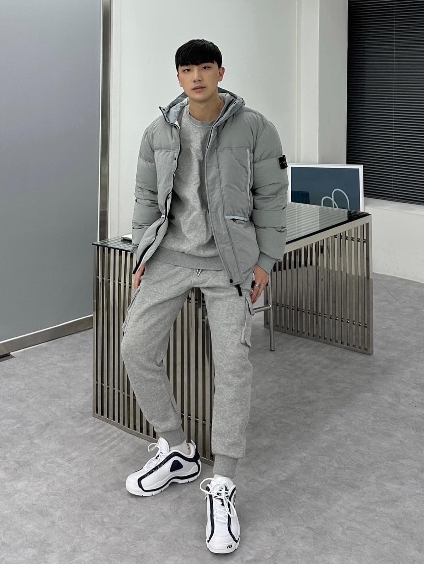 Stone Island 44508 Nylon Metal Down-TC Jacket Light Grey - 21FW 착용 스타일