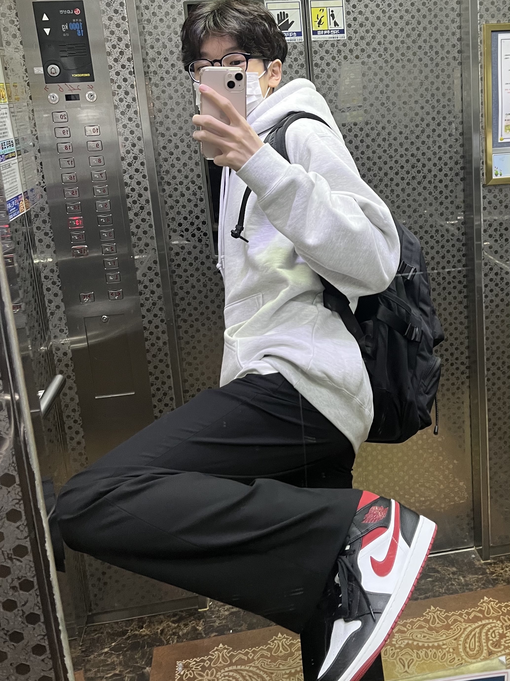 Jordan 1 Mid Gym Red Black White 착용 스타일