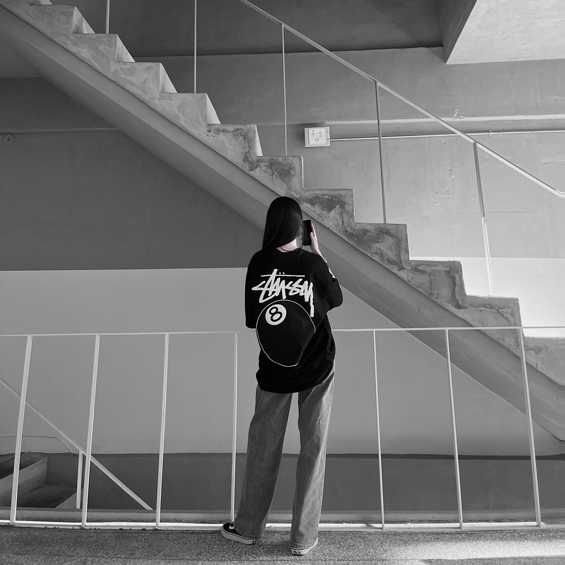 Stussy 8 Ball T-Shirt Black - 22SS, Apple iPhone 13 256GB Starlight (Korean Ver.) 착용 스타일 - 3