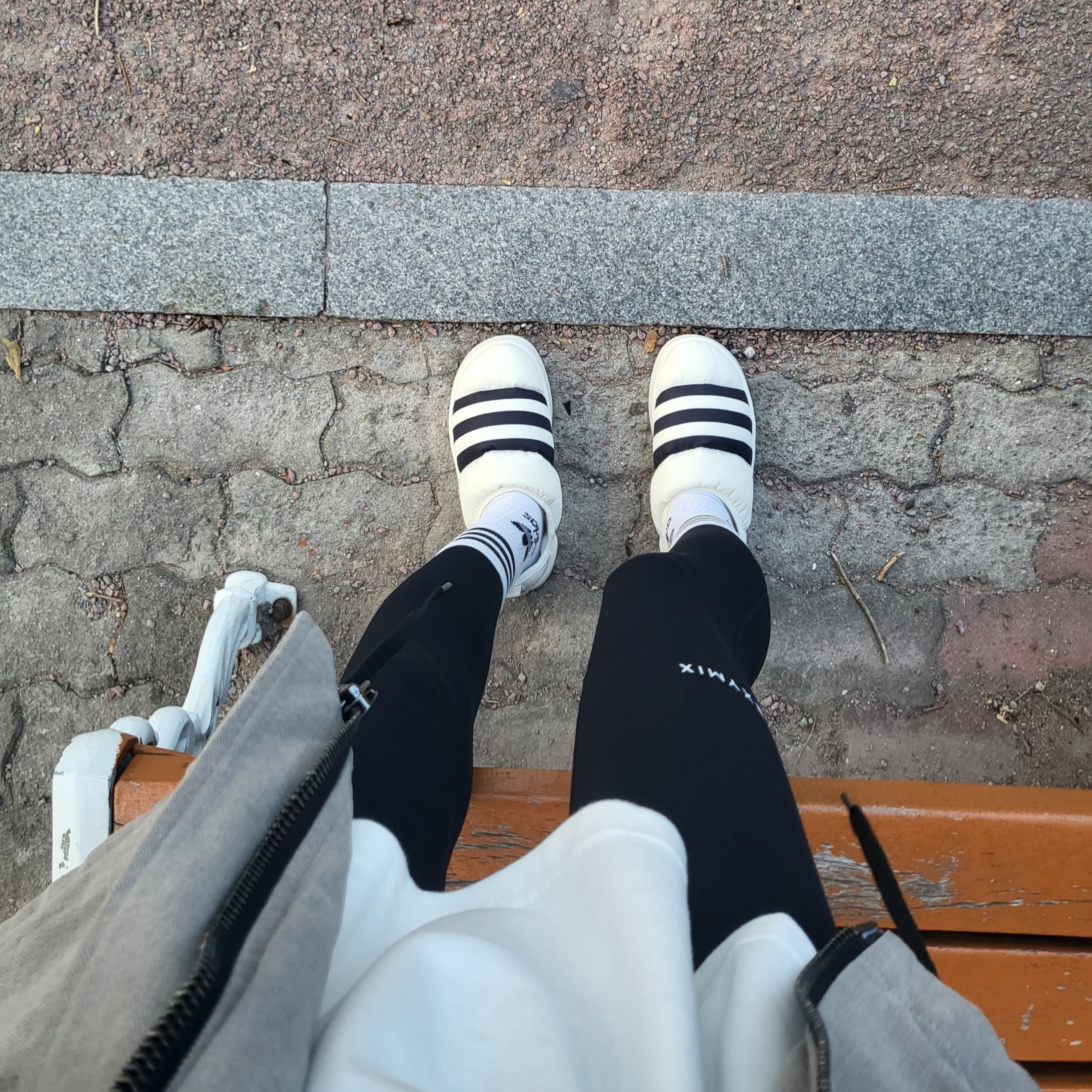 Adidas Puffylette Off White 착용 스타일