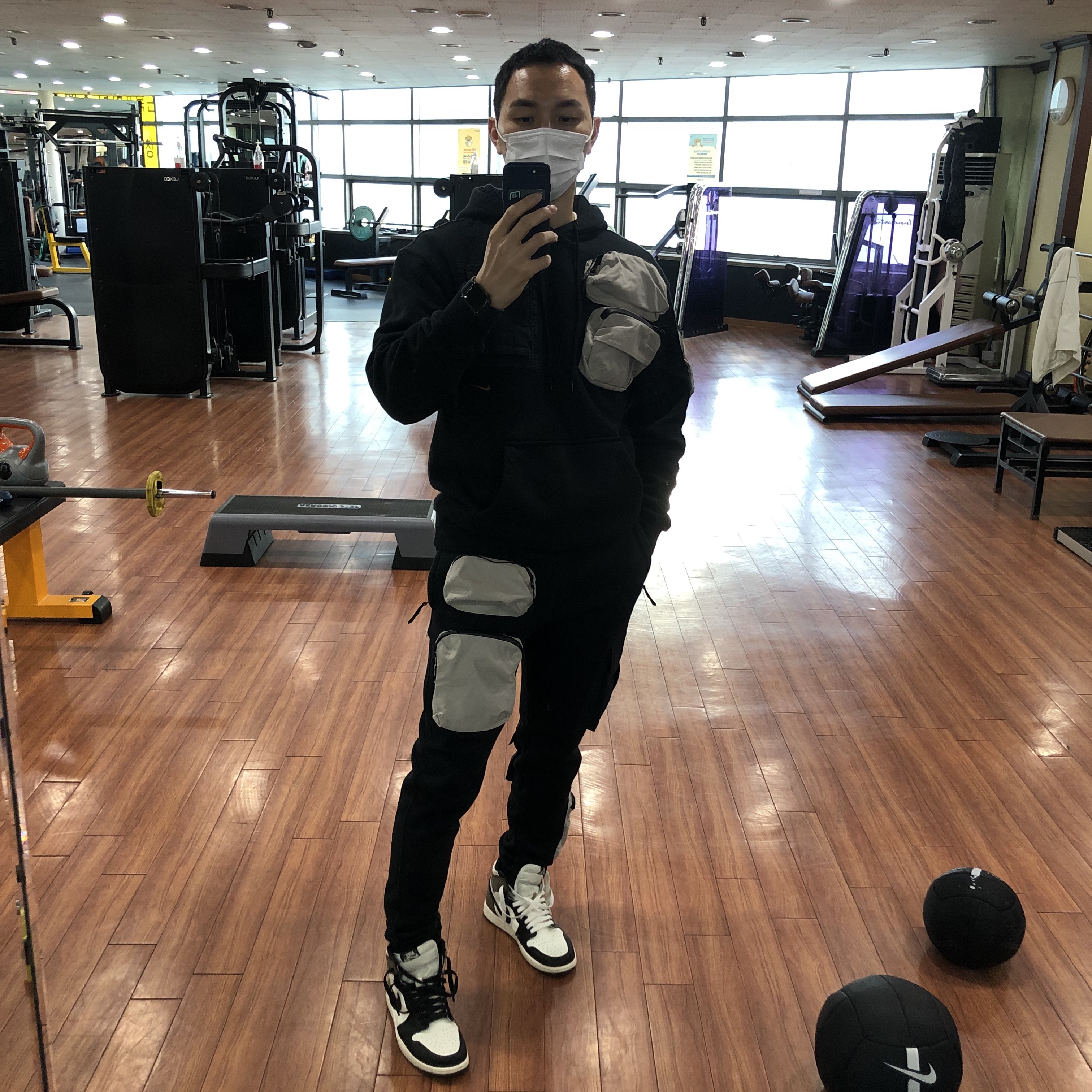 Nike x Travis Scott NRG AG Utility Hoodie Black, Nike x Travis Scott NRG AG Utility Sweatpants Black 착용 스타일 - 1