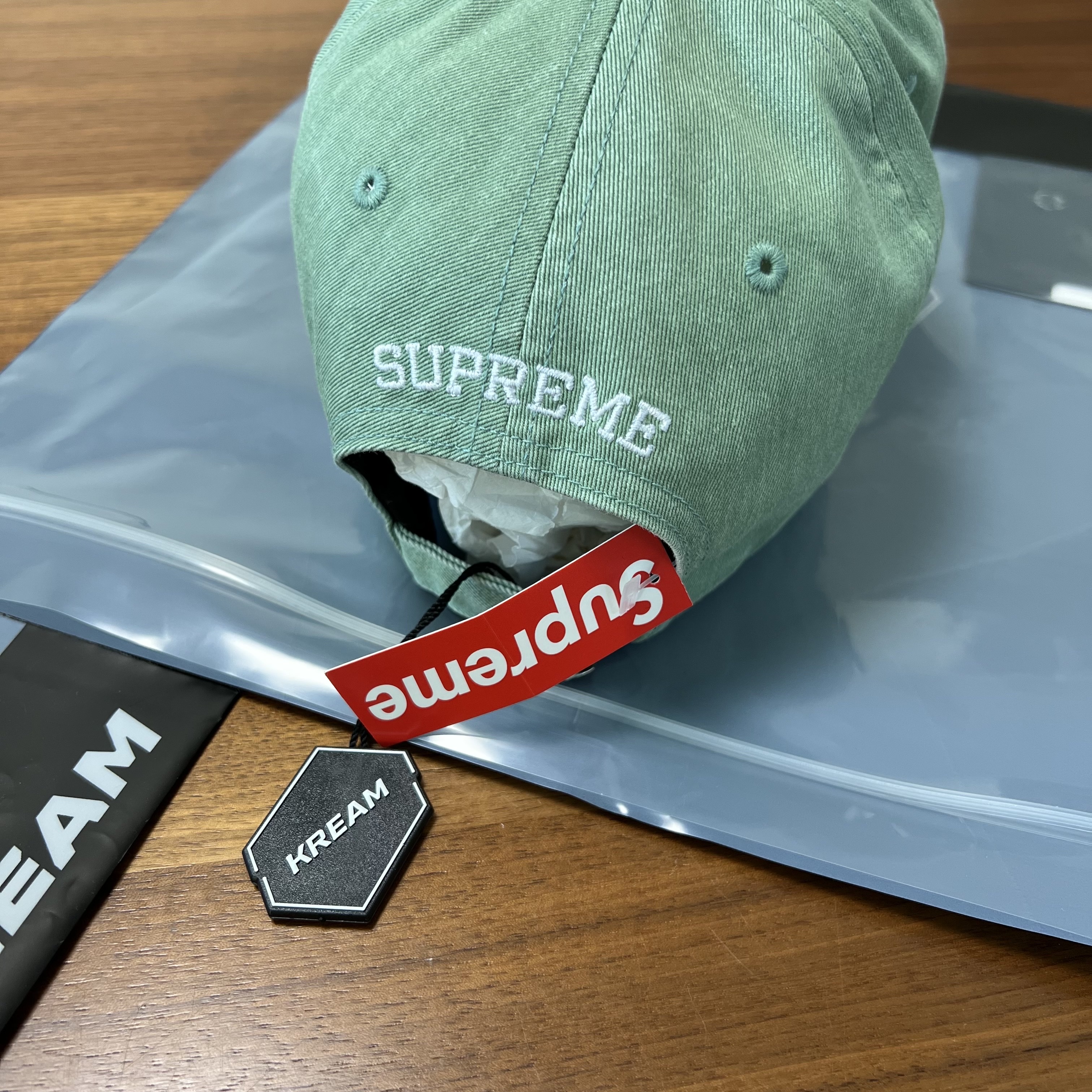 Supreme Pigment Print S Logo 6-Panel Light Sage - 22FW 착용 스타일 - 3