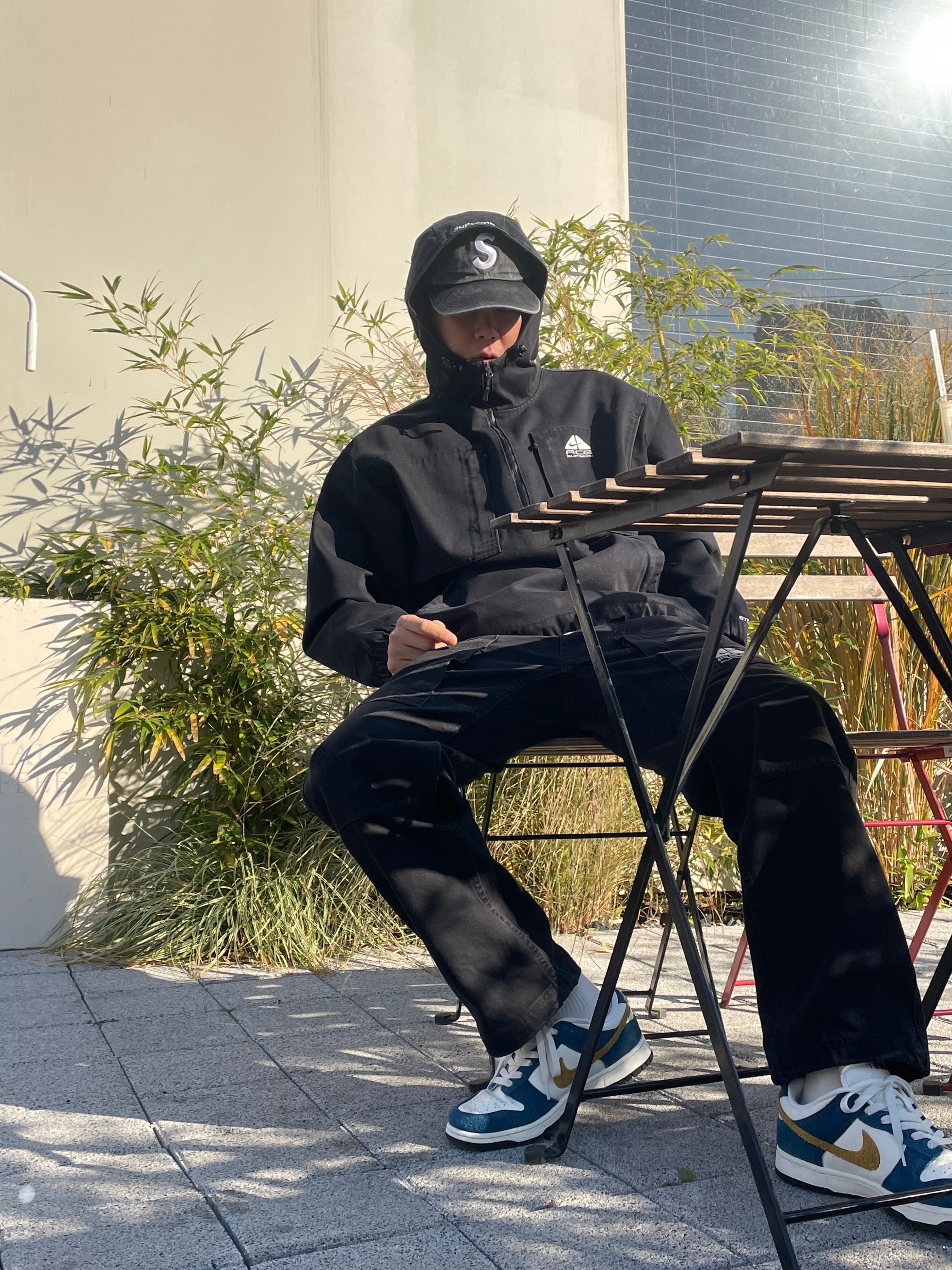 Supreme x Nike ACG Denim Pullover Black - 22FW, Supreme x Nike ACG Belted Denim Pants Black - 22FW 착용 스타일 - 1