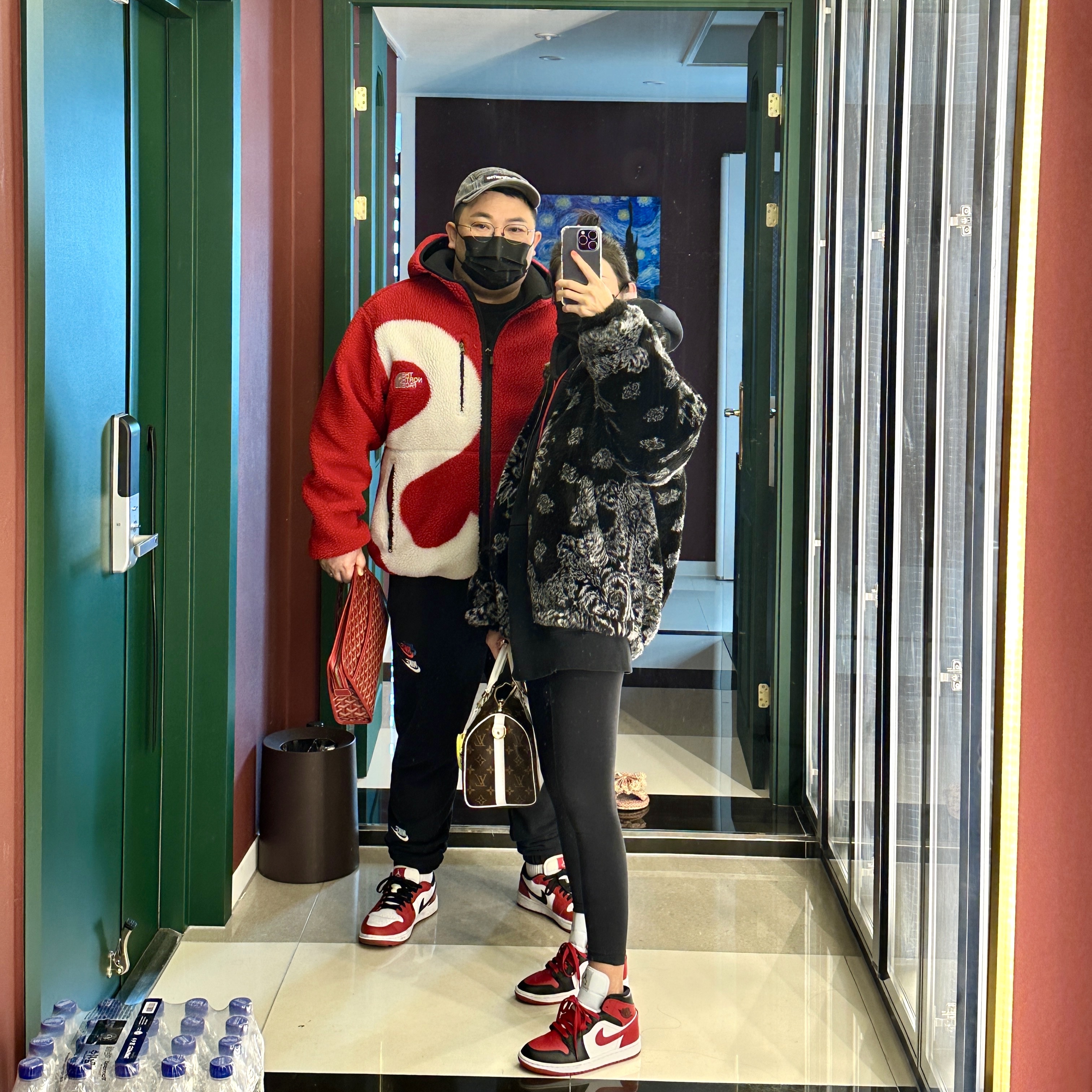 Supreme Denim Camp Cap Washed Black - 22FW, Supreme x The North Face S Logo Hooded Fleece Jacket Red - 20FW 착용 스타일