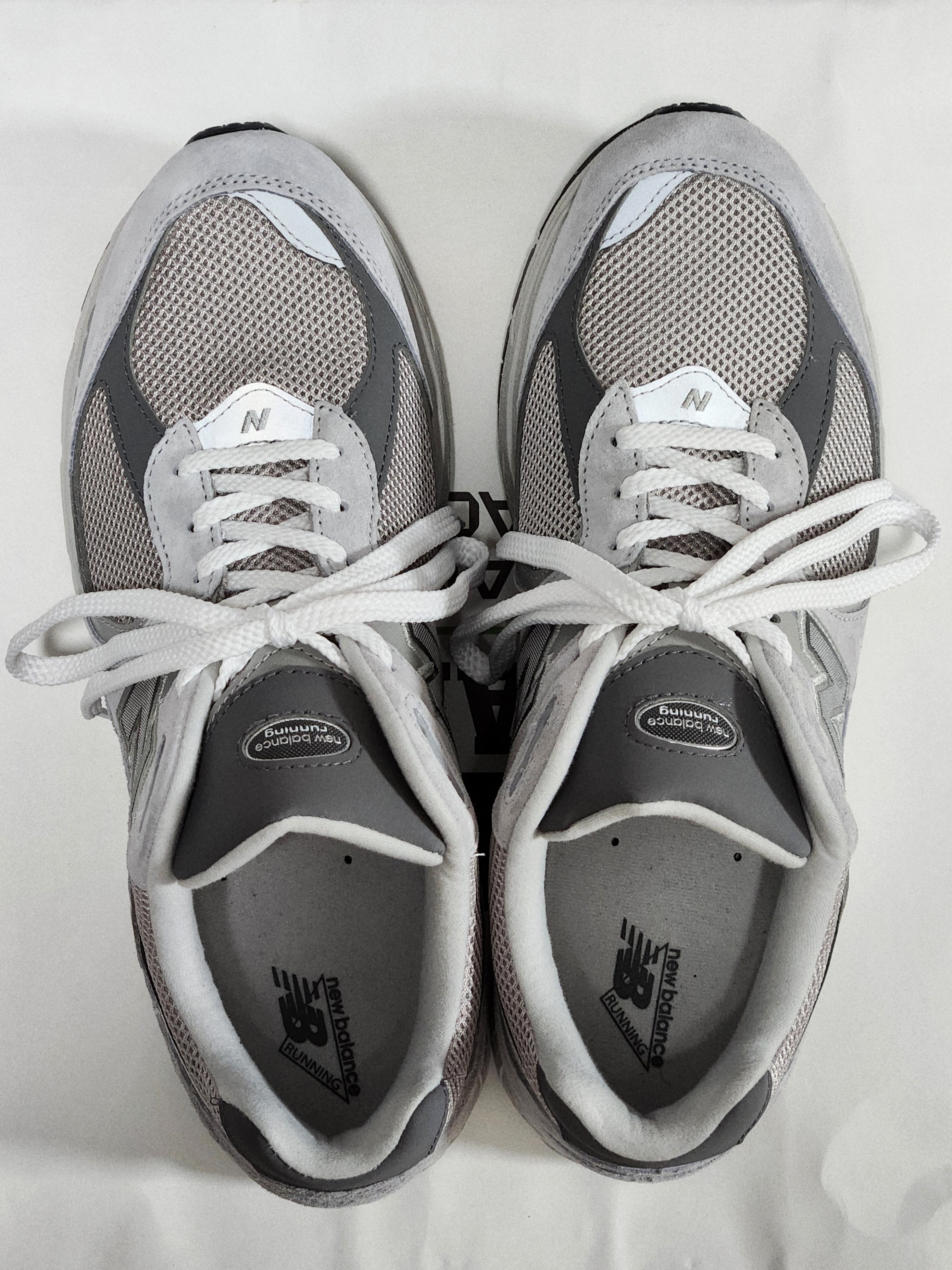 New Balance 2002R T2 Gray 착용 스타일