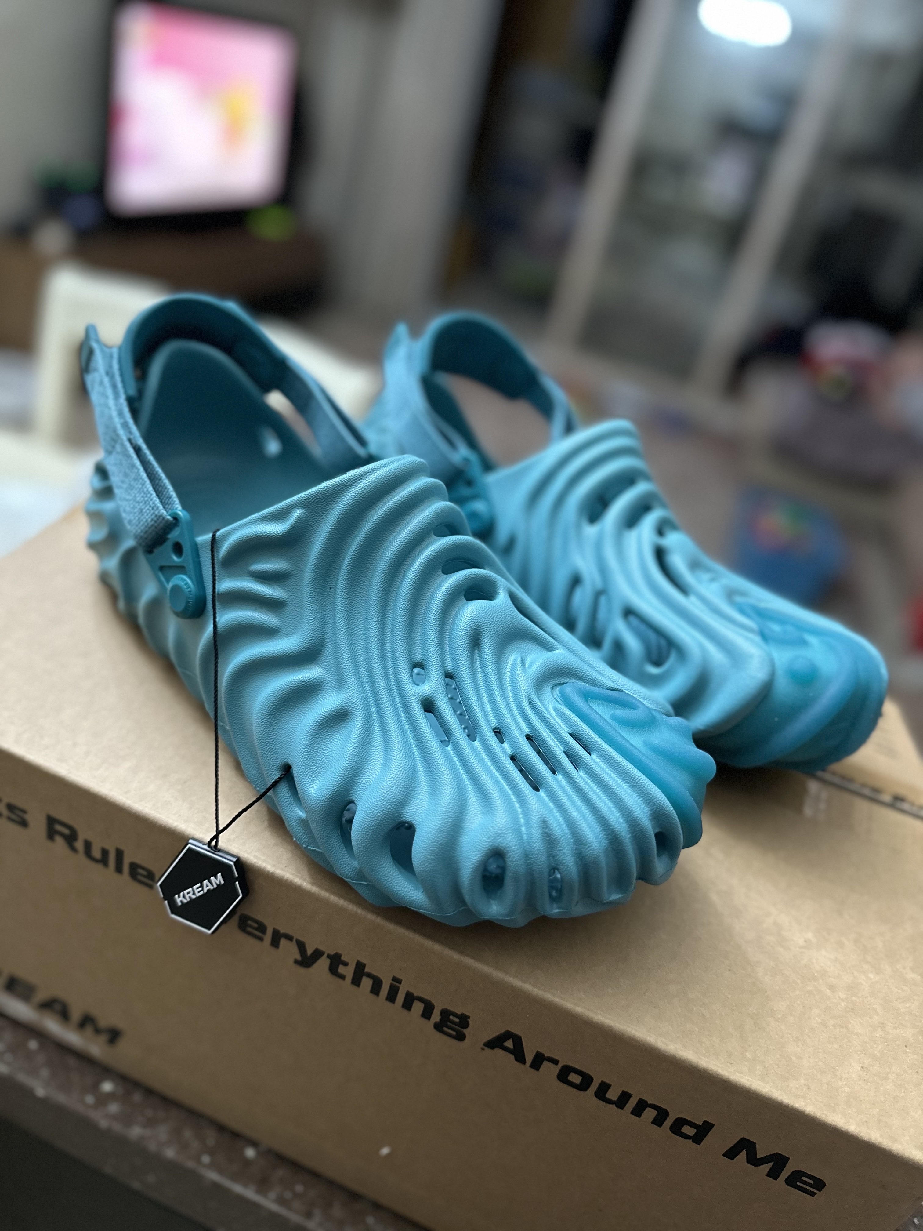 Crocs x Salehe Bembury Pollex Clog Tide 착용 스타일 - 1