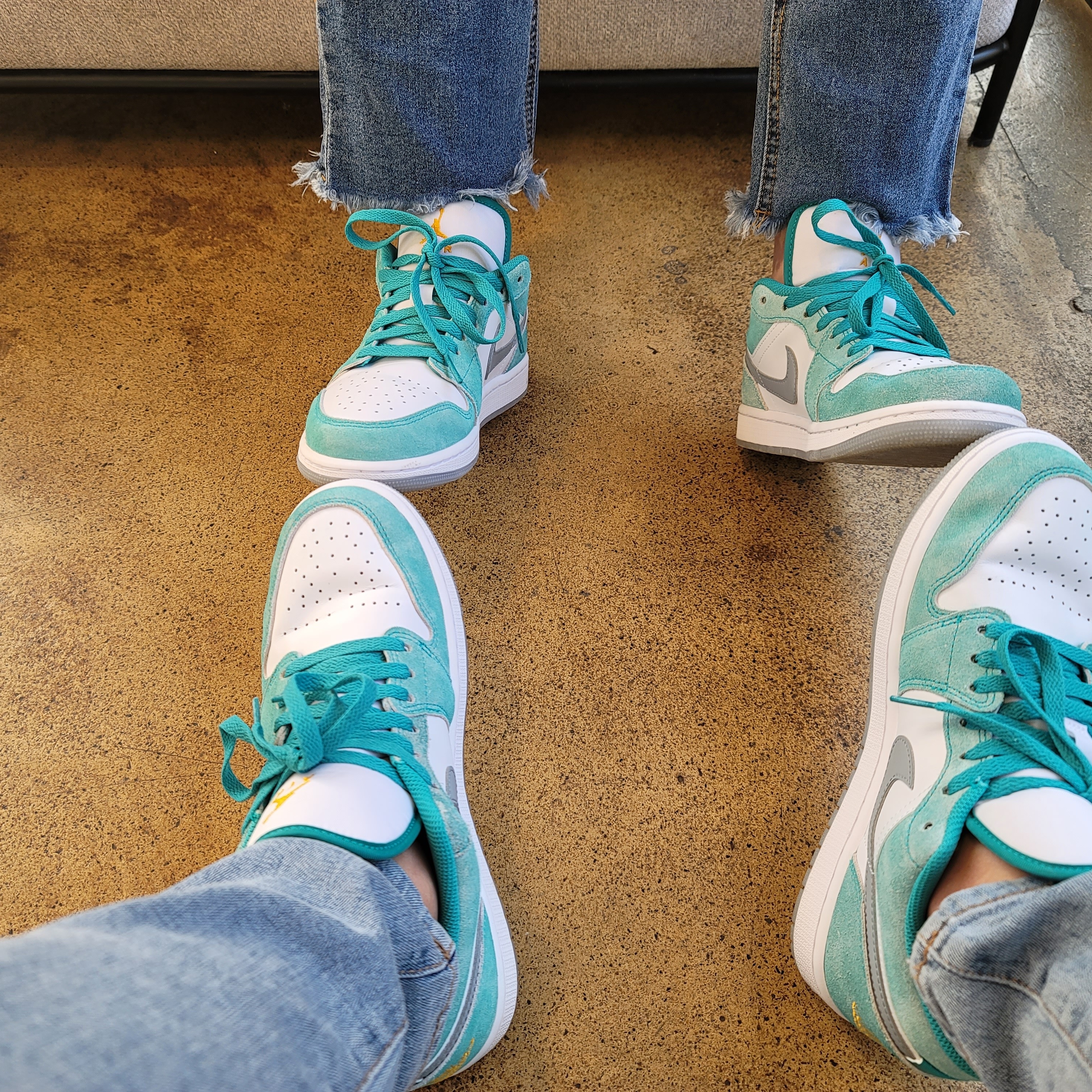 Jordan 1 Low SE New Emerald 착용 스타일