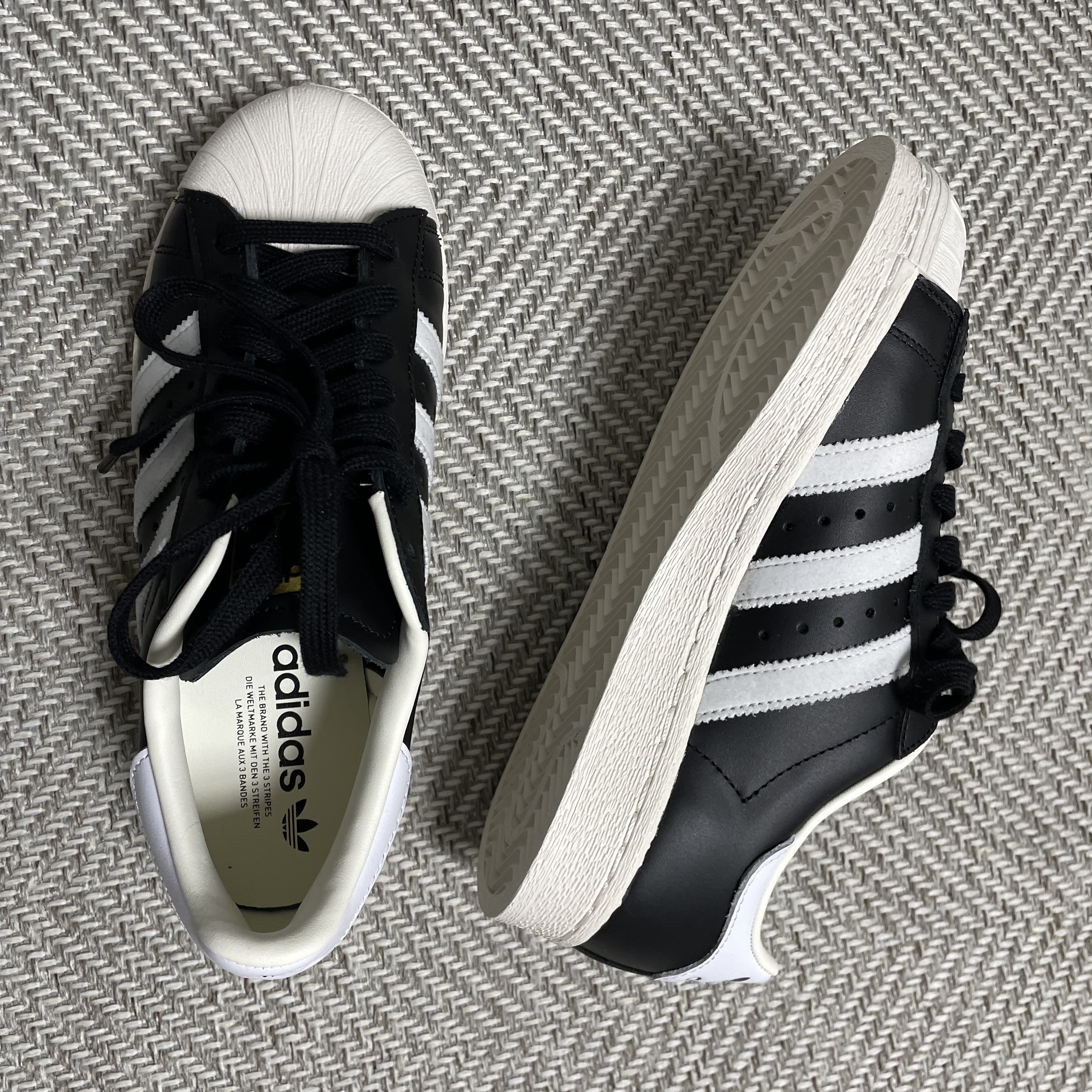 Adidas Superstar 82 FI Core Black 착용 스타일