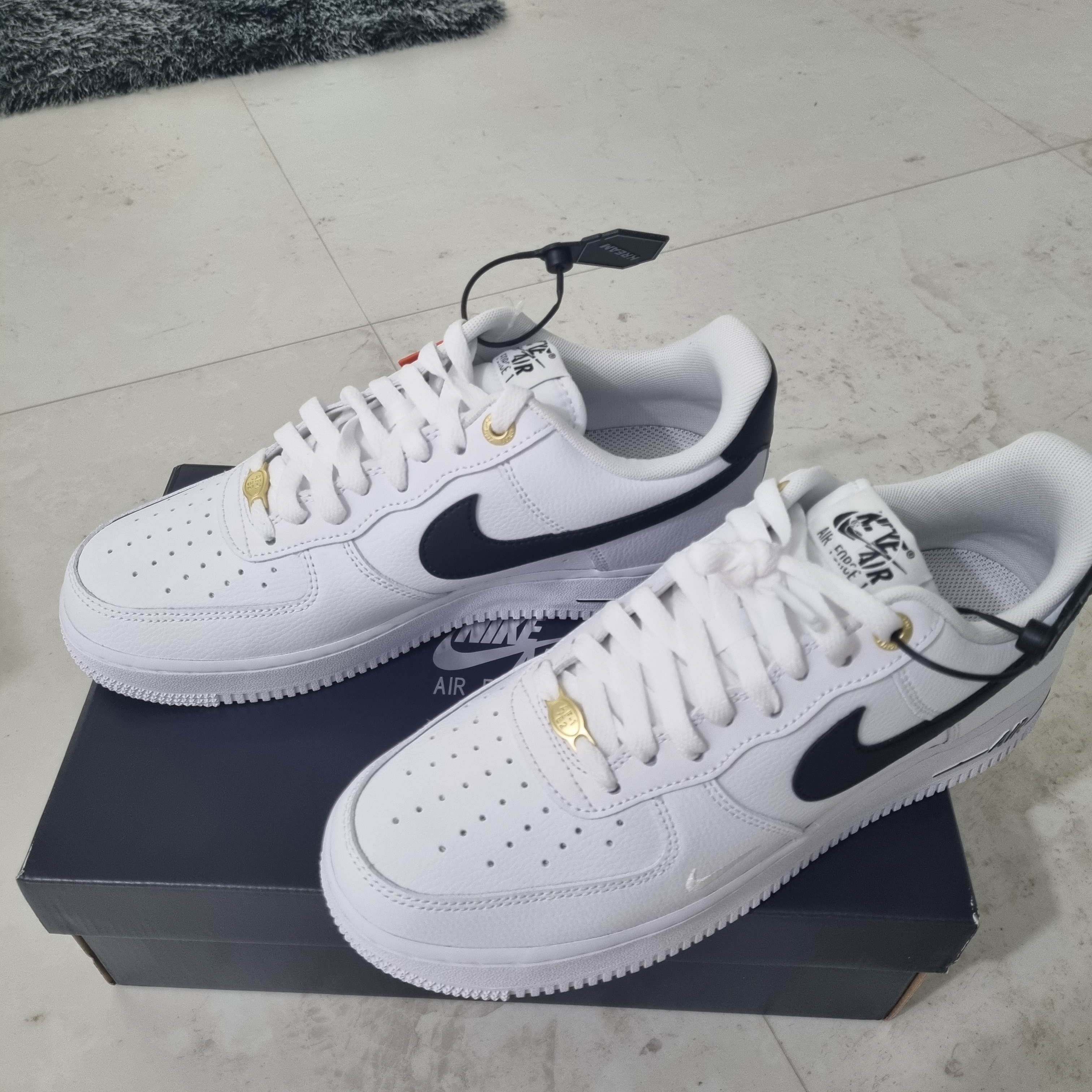 Nike Air Force 1 '07 LV8 40th Anniversary Join Forces White Black 착용 스타일