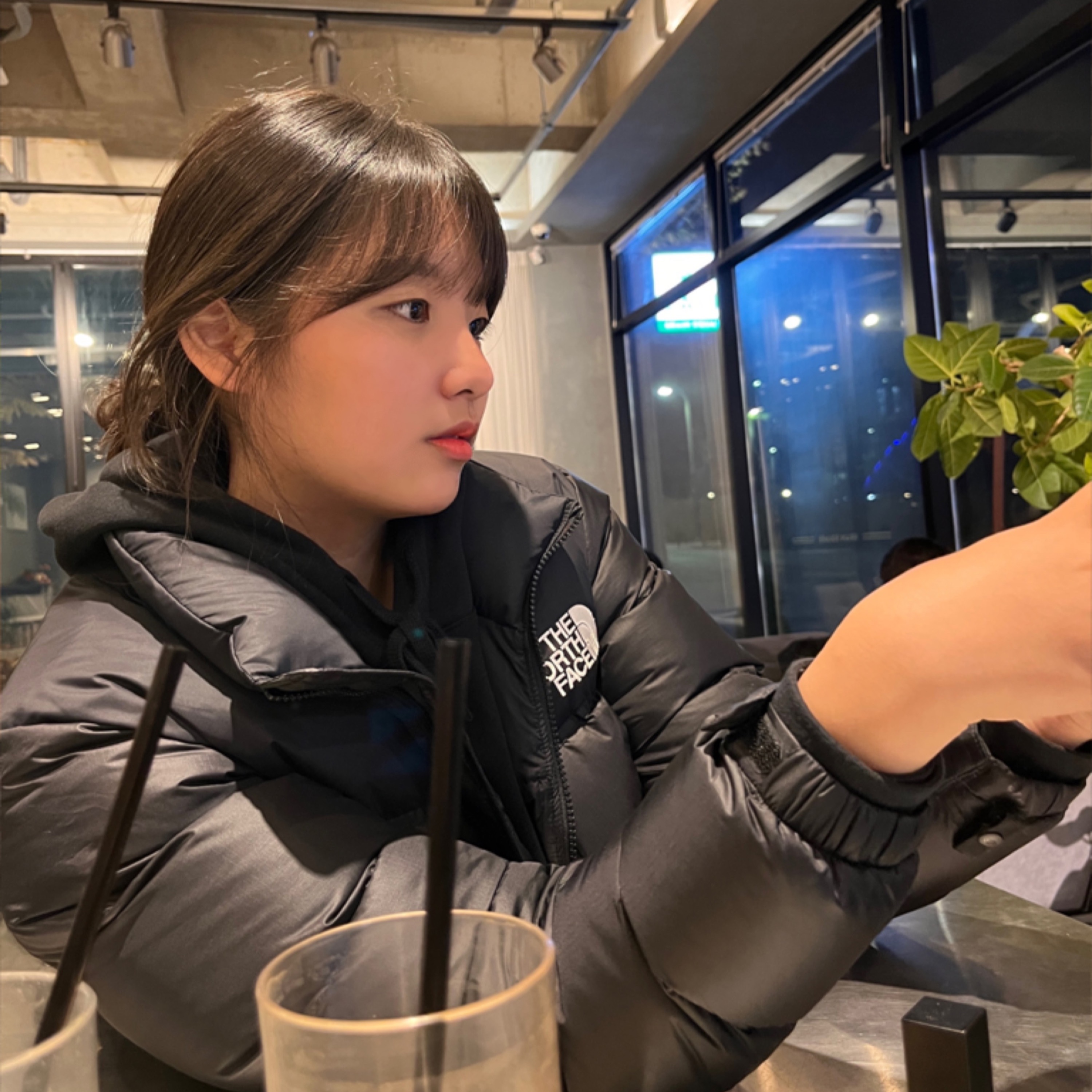 (W) The North Face 1996 Eco Nuptse Jacket Black 착용 스타일