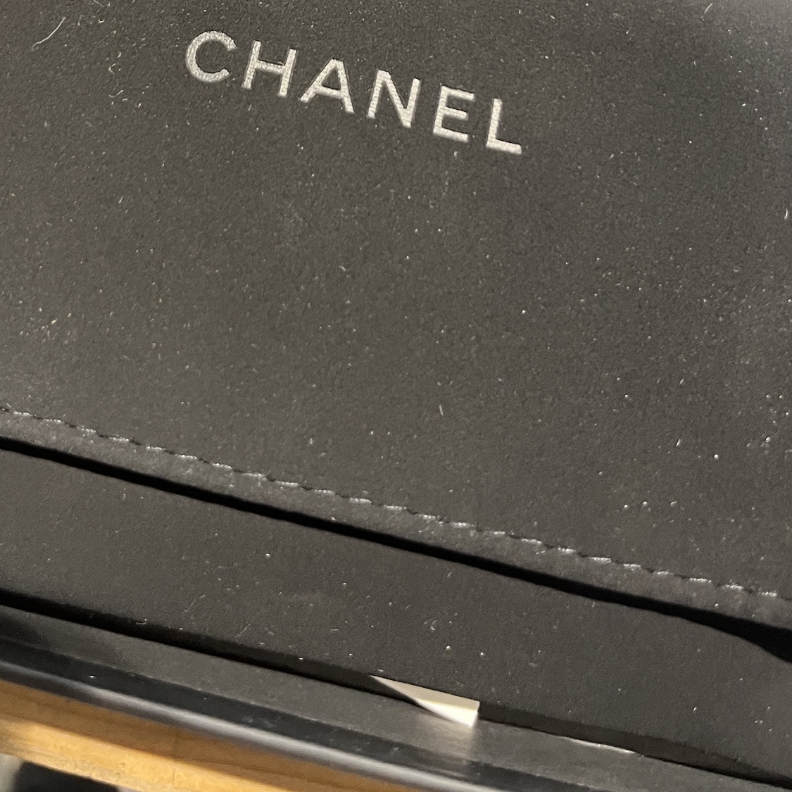 Chanel Classic Card Holder Grained Calfskin & Silver Black 착용 스타일