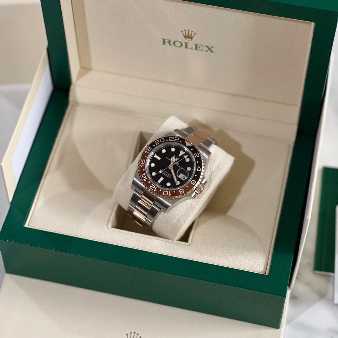 Rolex GMT-Master II 40mm 126711CHNR Black Oyster 착용 스타일 - 1