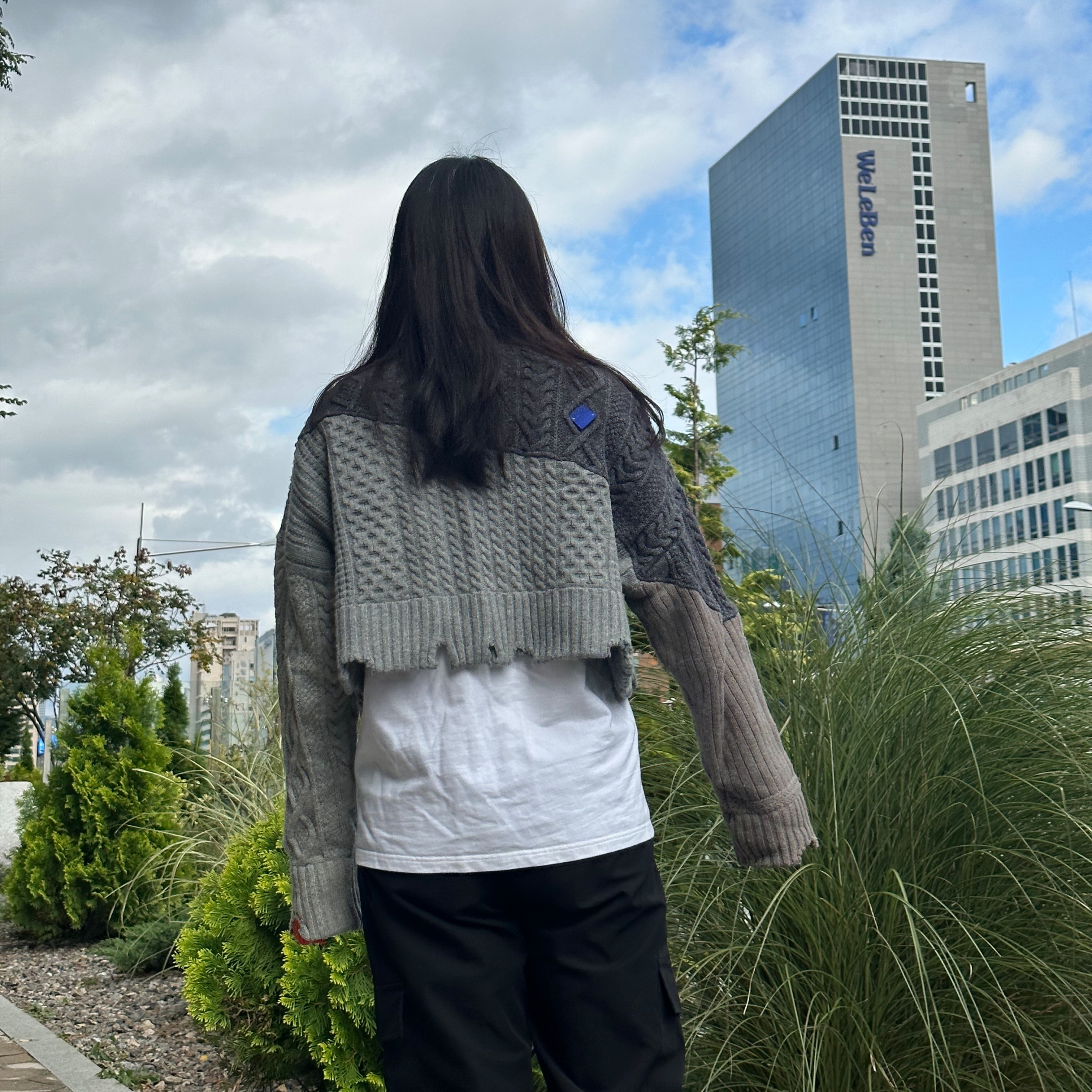 Zara x Ader Error Destroyed Crop Cardigan Blue, Sony WH-1000XM4 Black (Korean Ver.) 착용 스타일 - 2