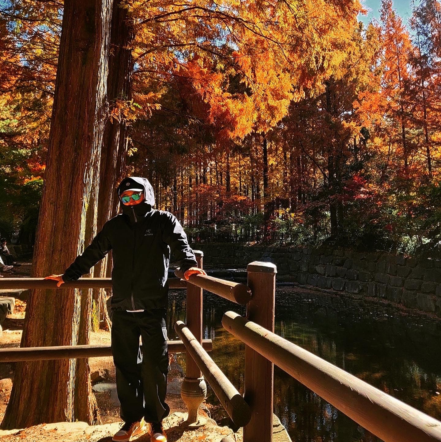 Arc'teryx Beta LT Jacket Black, Supreme x Stone Island Painted Camo Nylon 6-Panel Dark Teal - 20FW 착용 스타일