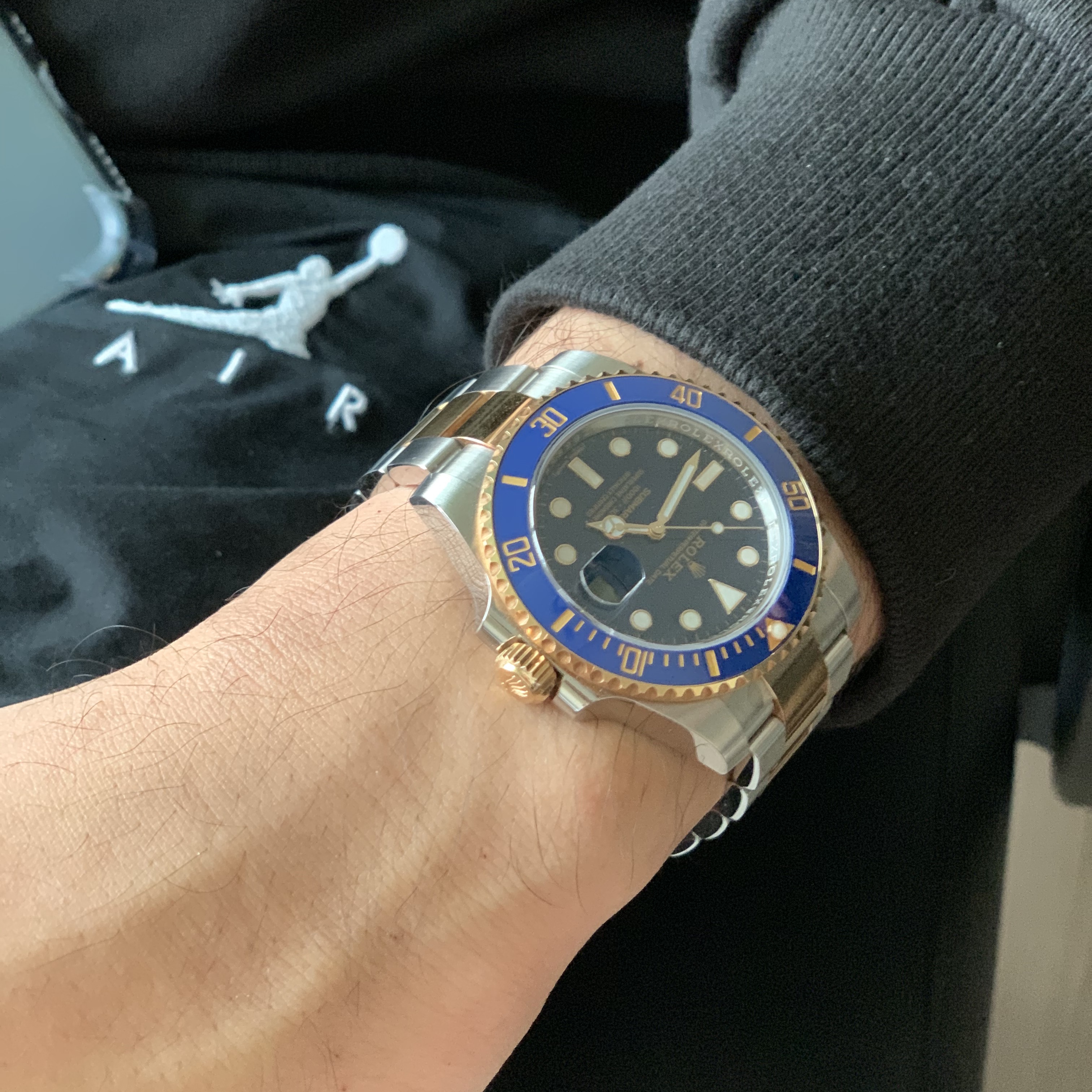 Rolex Submariner Date 41mm 126613LB Royal Blue Oyster, Balenciaga Metal Oversized Hoodie Black 착용 스타일