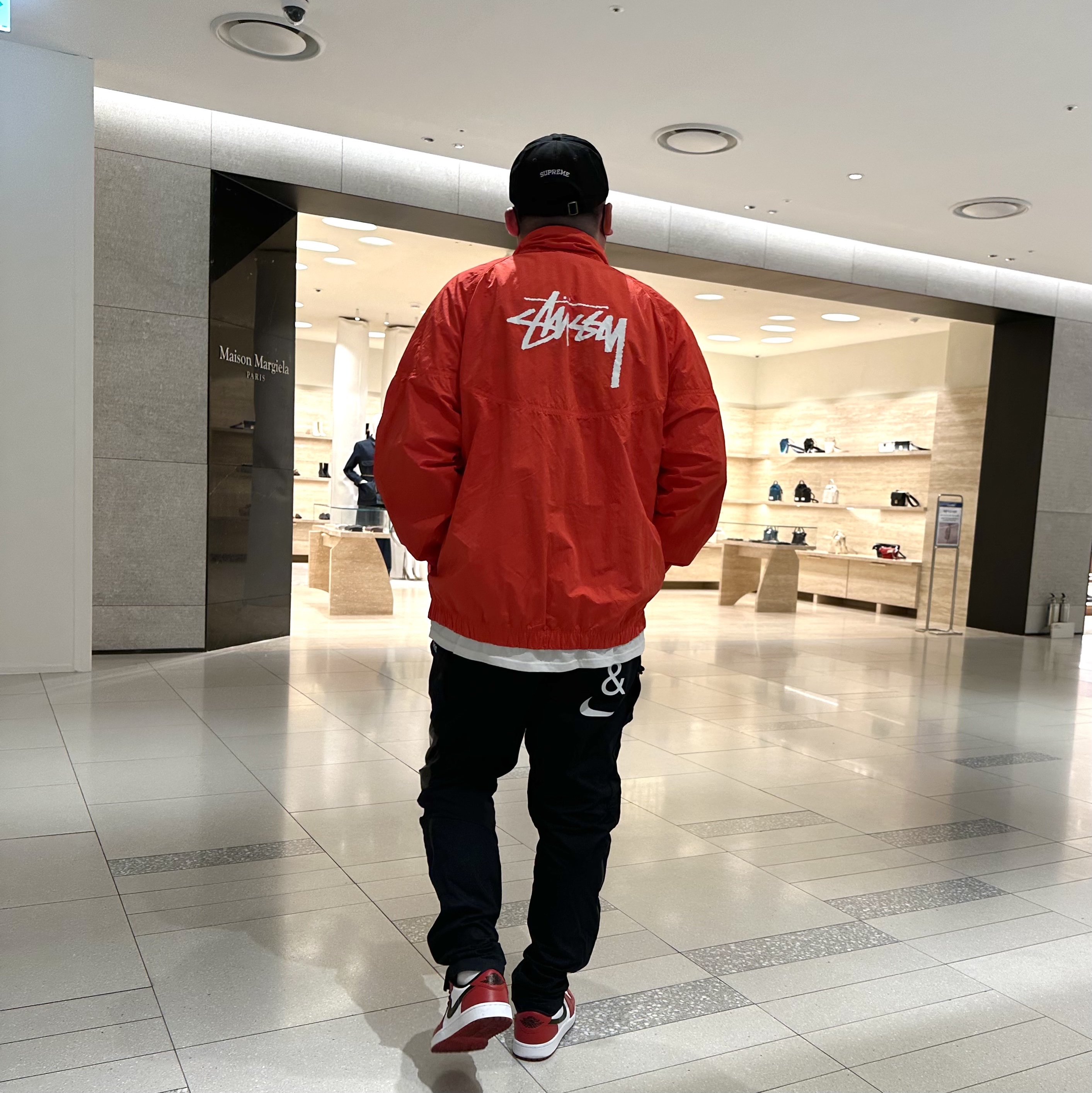 Nike x Stussy Windrunner Jacket Habanero Red, Supreme Est. 1994 6-Panel Black - 21FW 착용 스타일 - 1