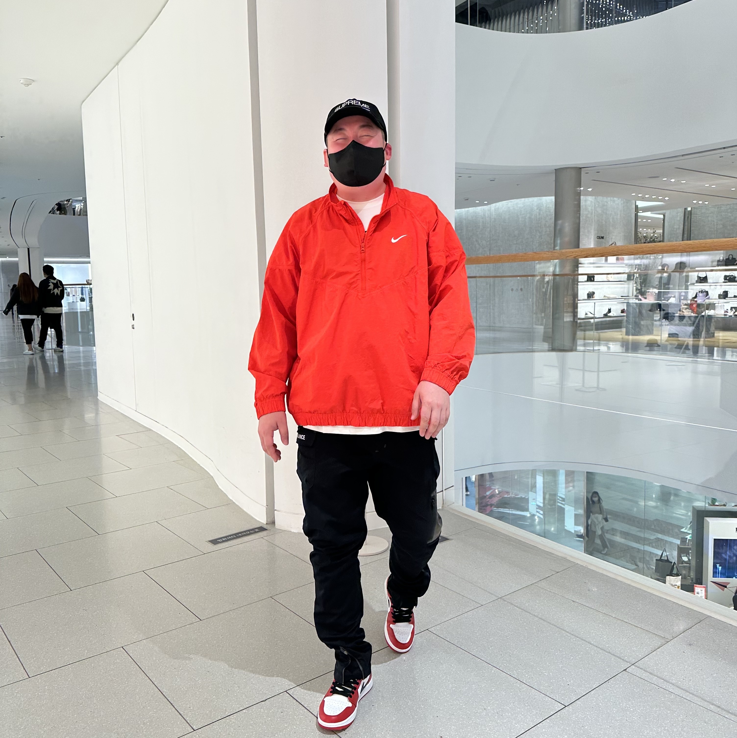 Nike x Stussy Windrunner Jacket Habanero Red, Supreme Est. 1994 6-Panel Black - 21FW 착용 스타일 - 3
