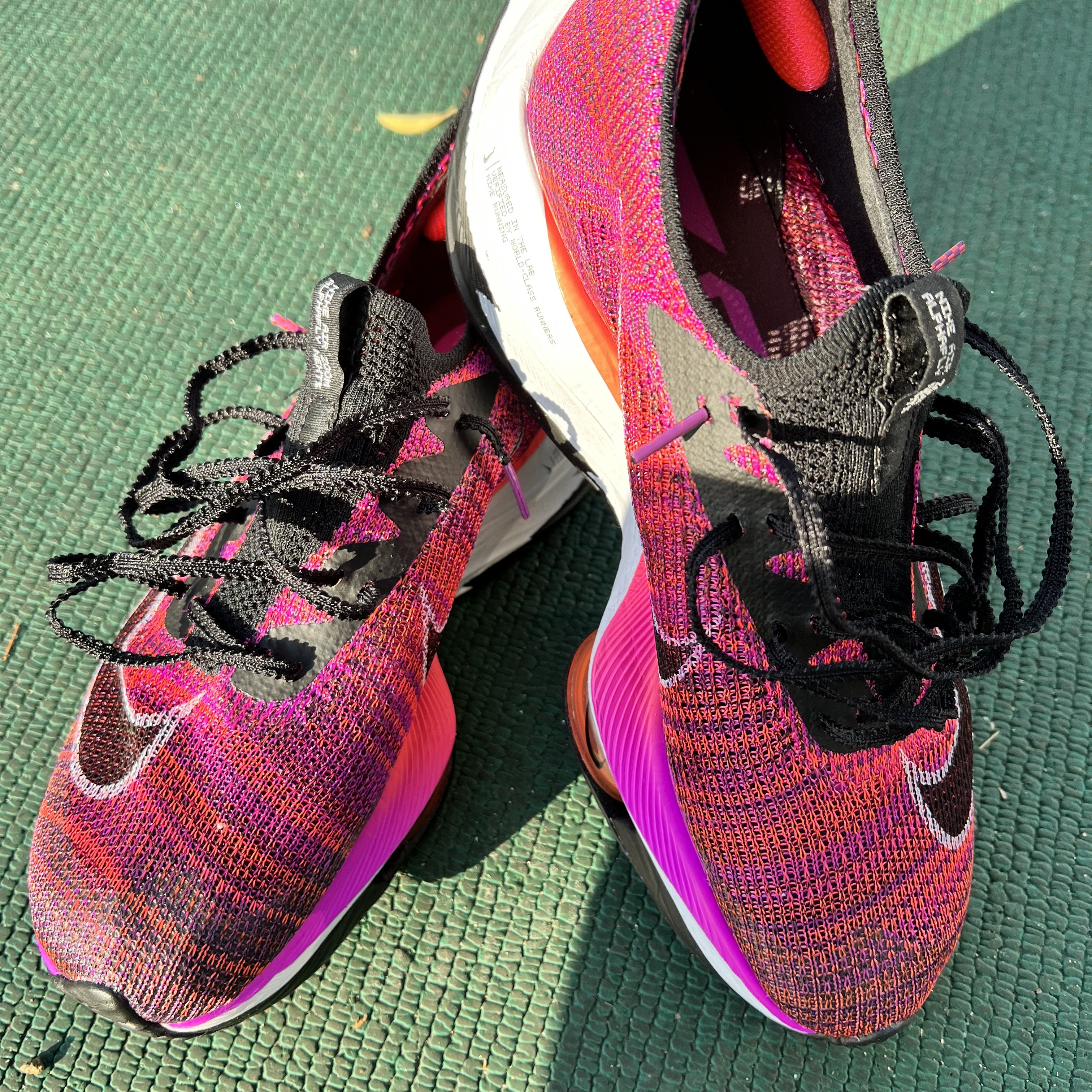 Nike Air Zoom Alphafly Next% Hyper Violet 착용 스타일 - 3