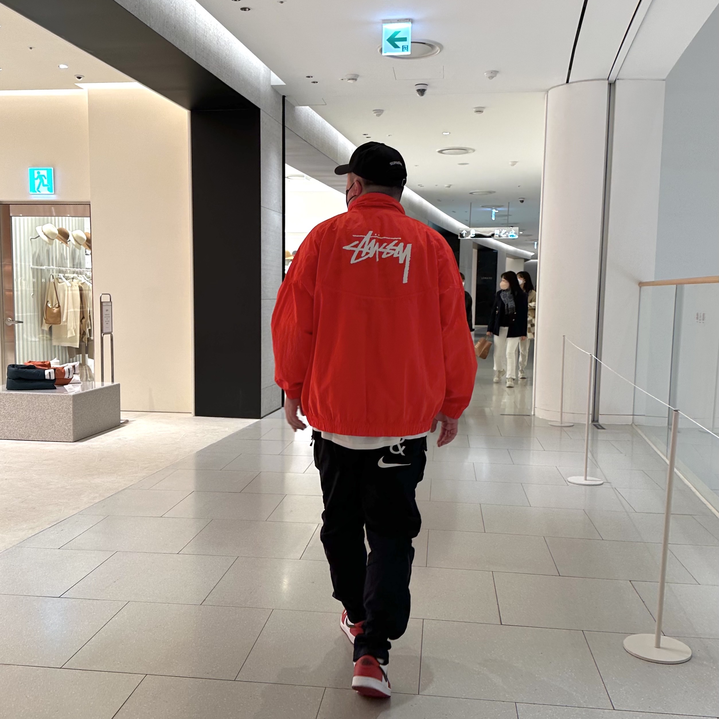 Nike x Stussy Windrunner Jacket Habanero Red, Supreme Est. 1994 6-Panel Black - 21FW 착용 스타일 - 2
