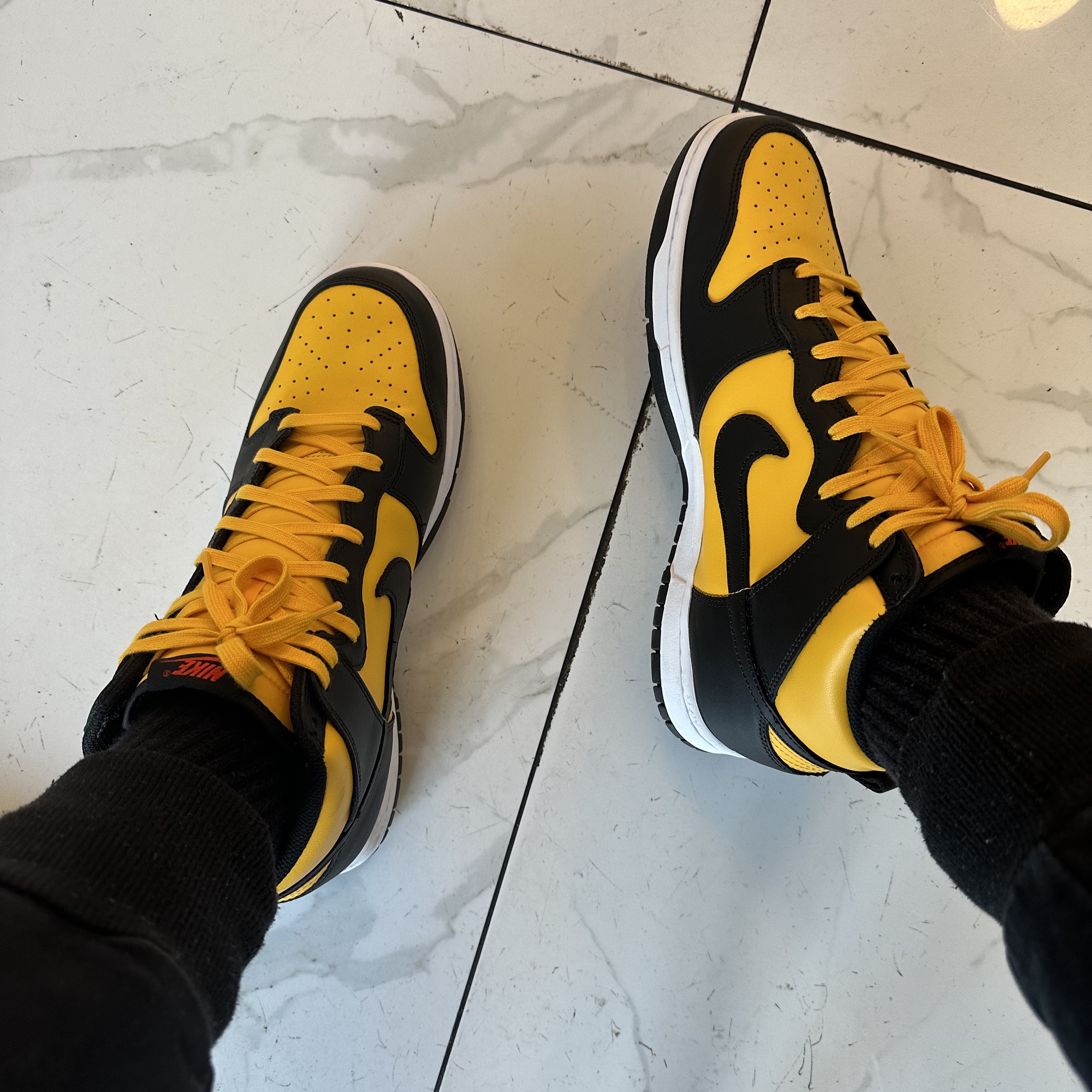Nike Dunk High Retro University Gold and Black 착용 스타일