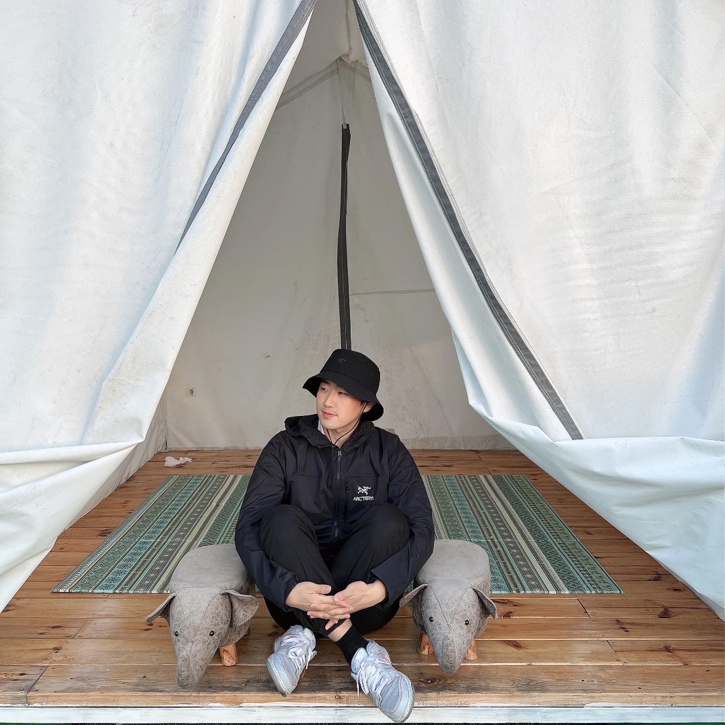 Arc'teryx Squamish Hoody Black, Arc'teryx Sinsolo Hat Black 착용 스타일 - 2
